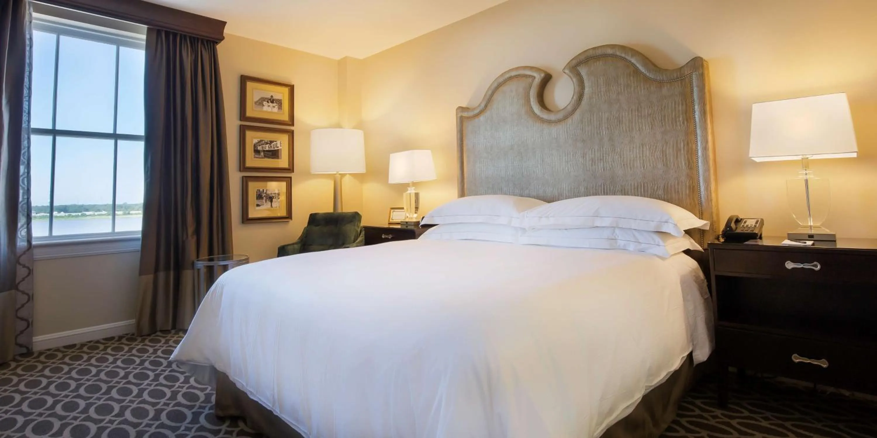 Bed in Hilton Baton Rouge Capitol Center