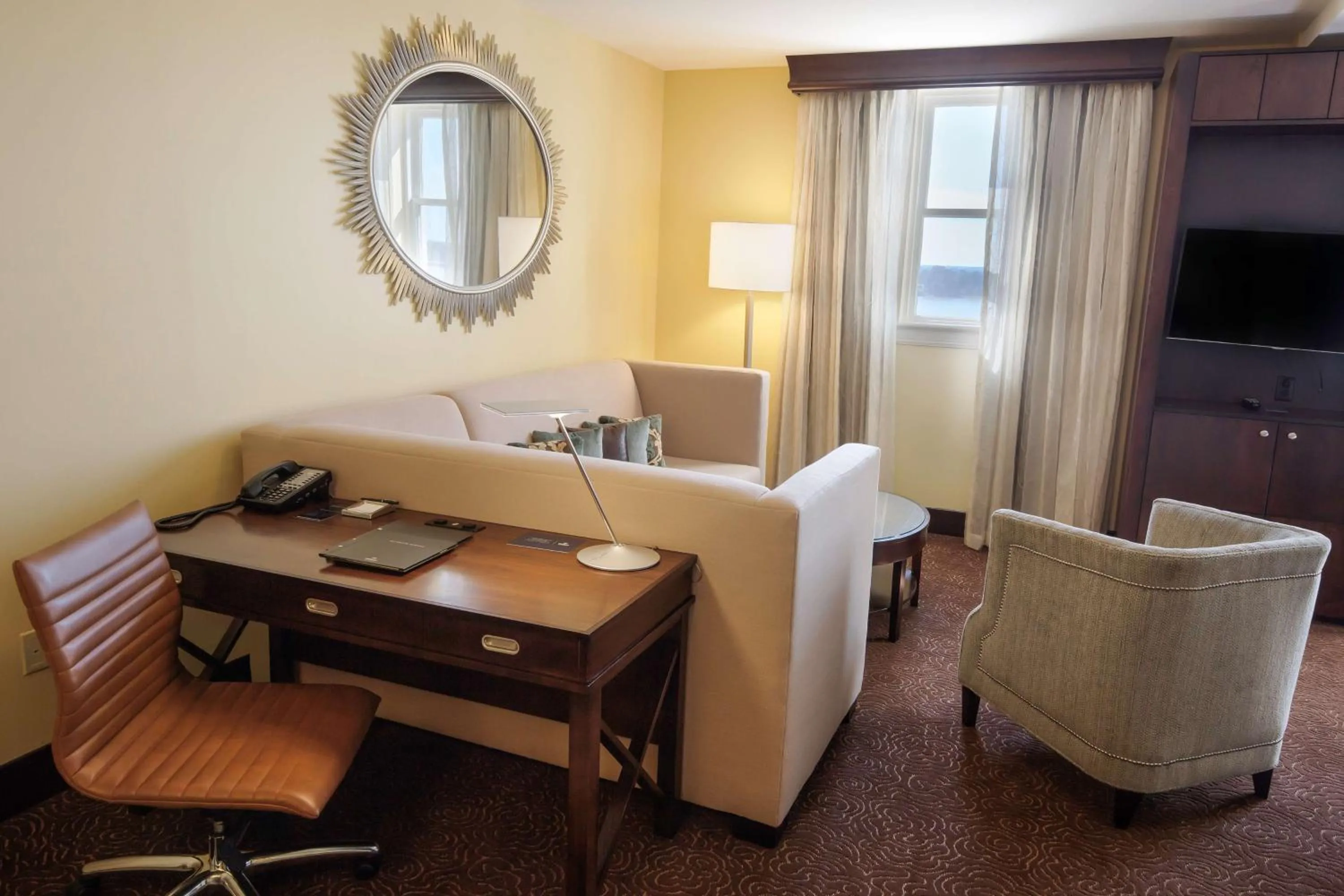 TV and multimedia in Hilton Baton Rouge Capitol Center