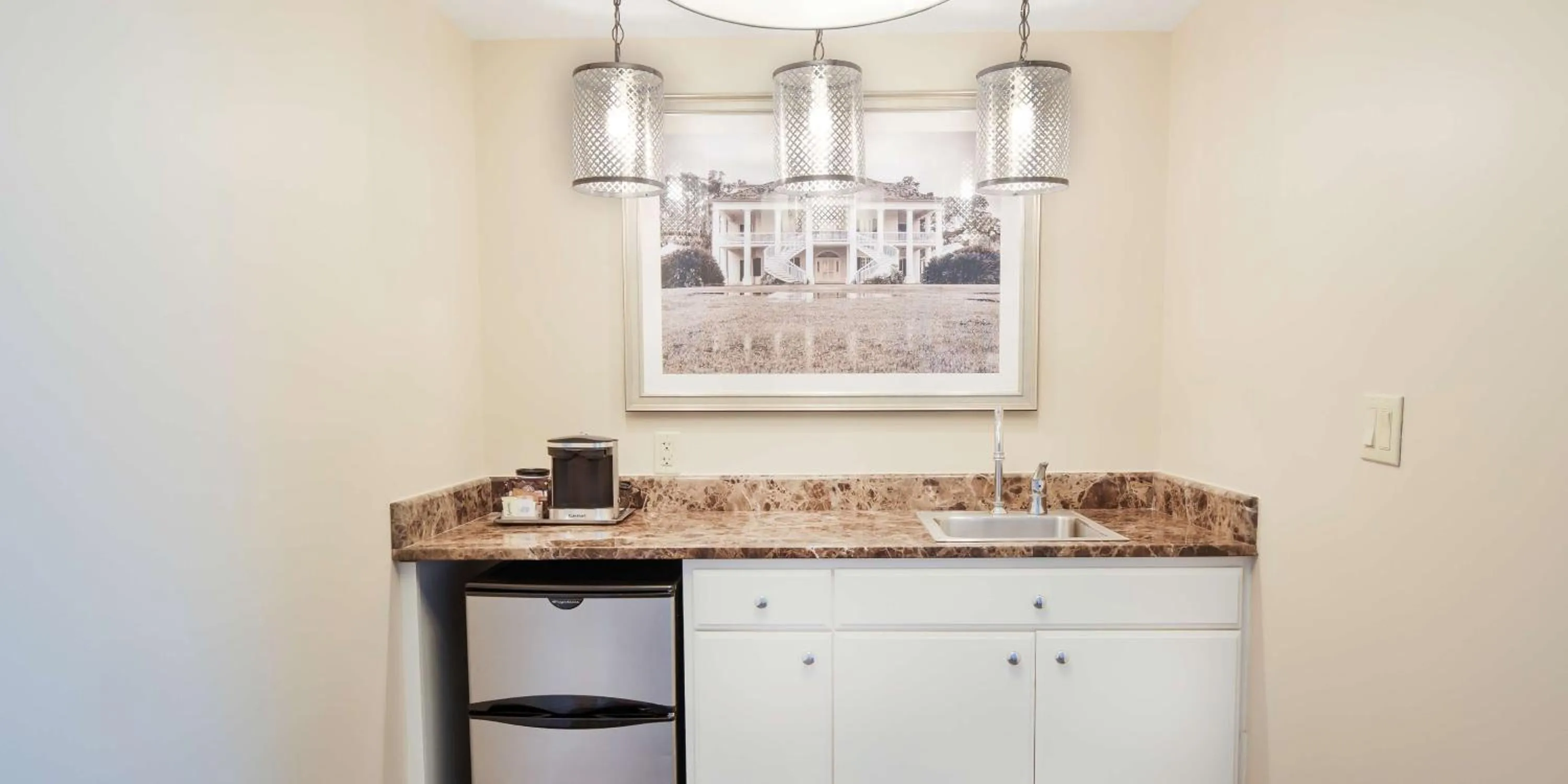 Kitchen or kitchenette in Hilton Baton Rouge Capitol Center