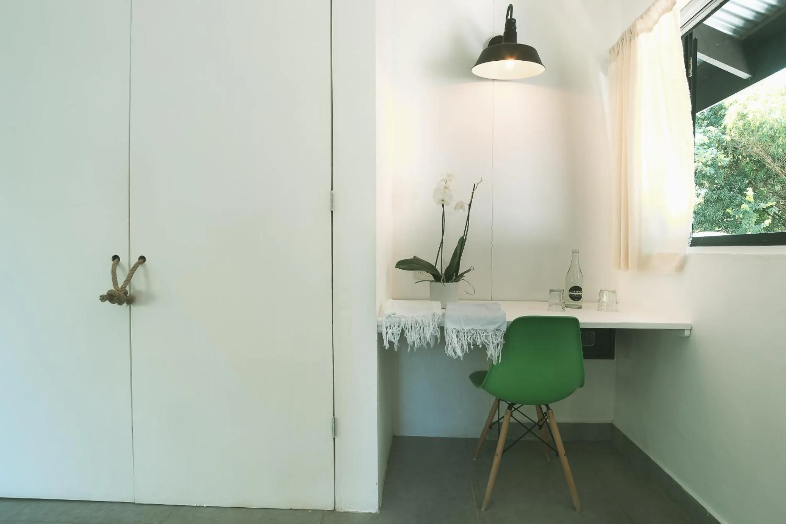 Communal lounge/ TV room in La Negra Surf Hotel