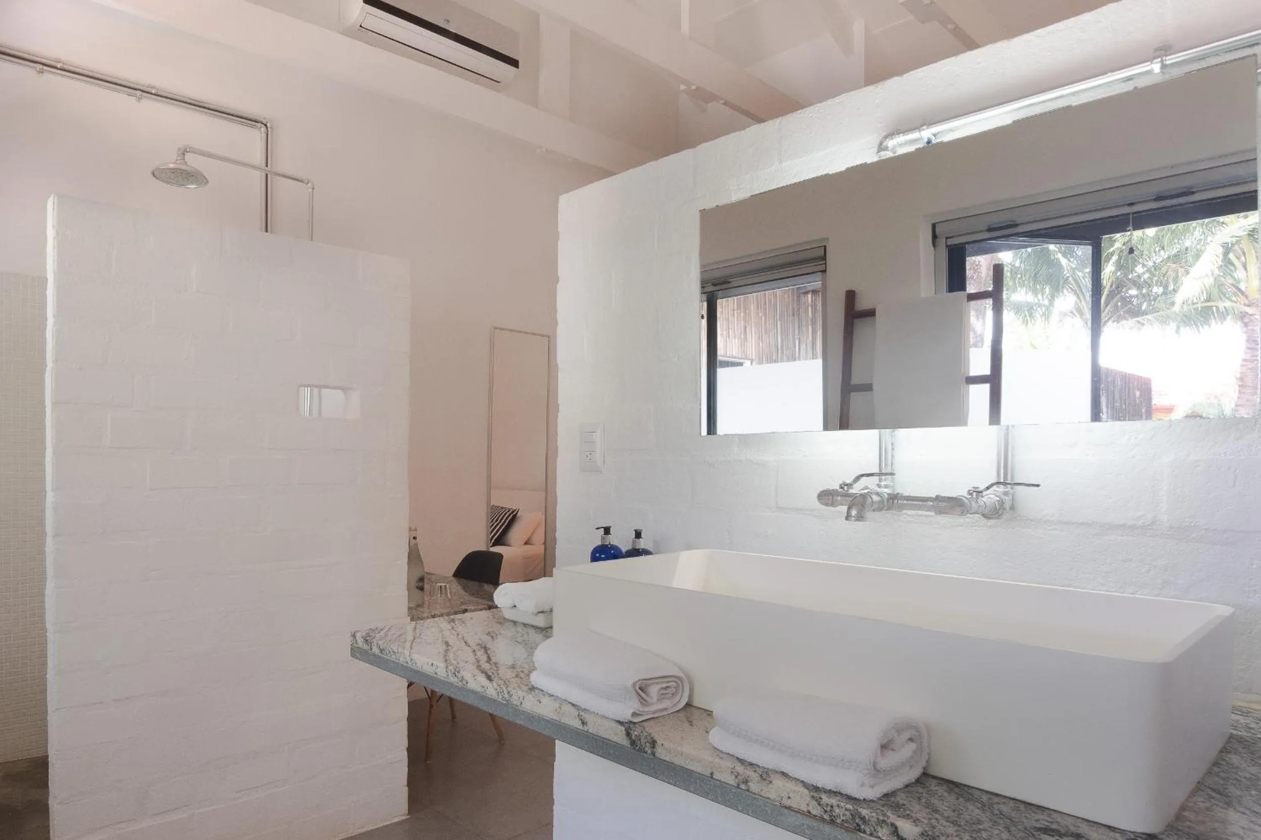 Bathroom in La Negra Surf Hotel