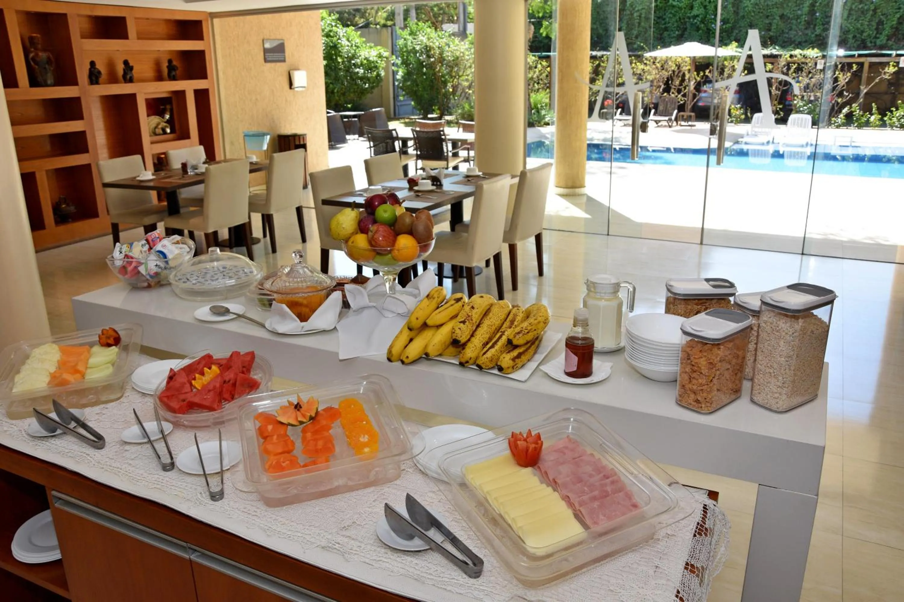 Buffet breakfast in Andares del Agua