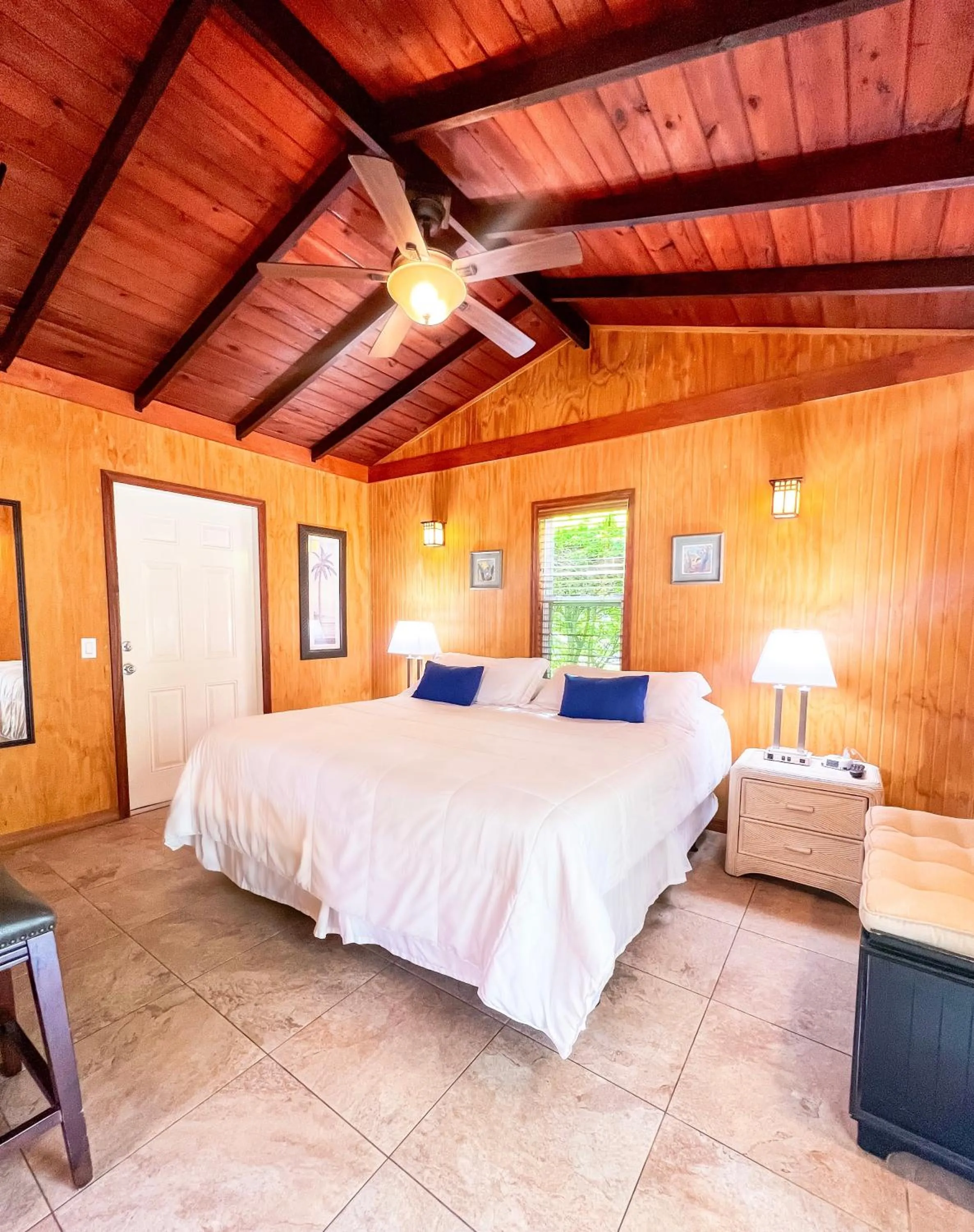 Bed in Sunset Cove Beach Resort