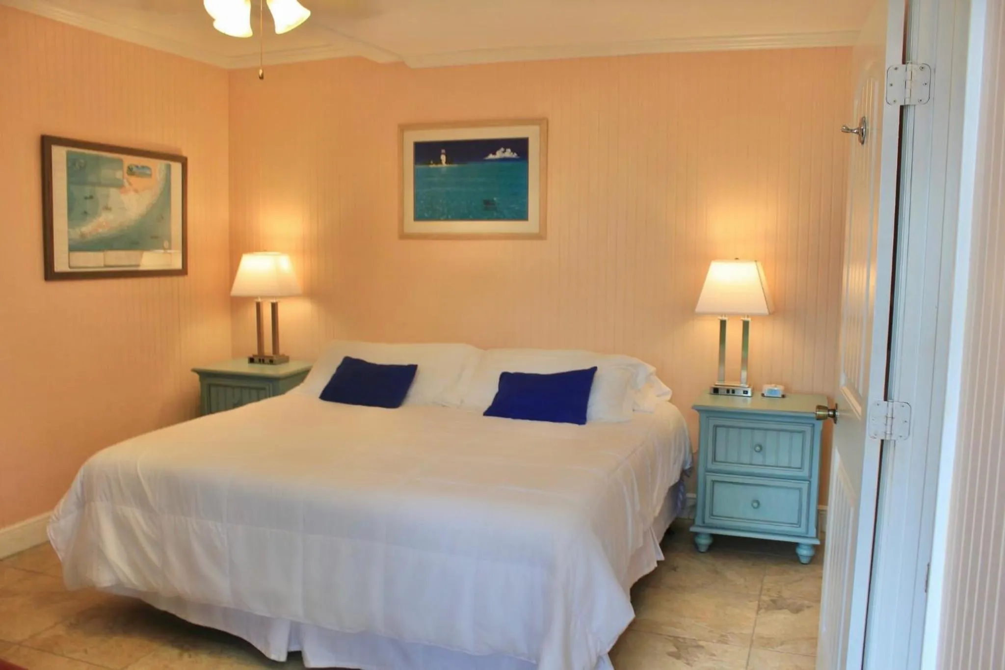 Bedroom, Bed in Sunset Cove Beach Resort