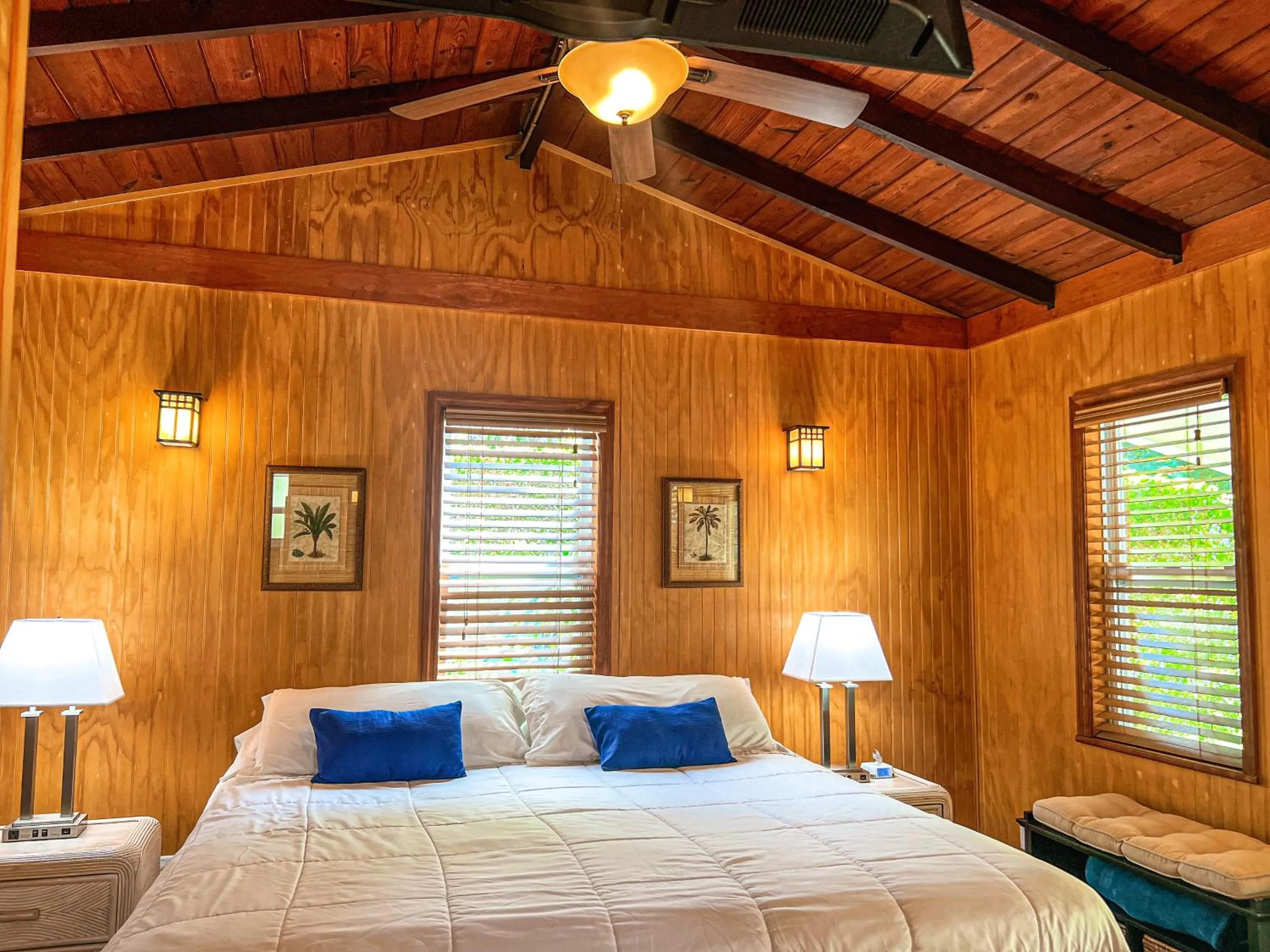Bedroom, Bed in Sunset Cove Beach Resort