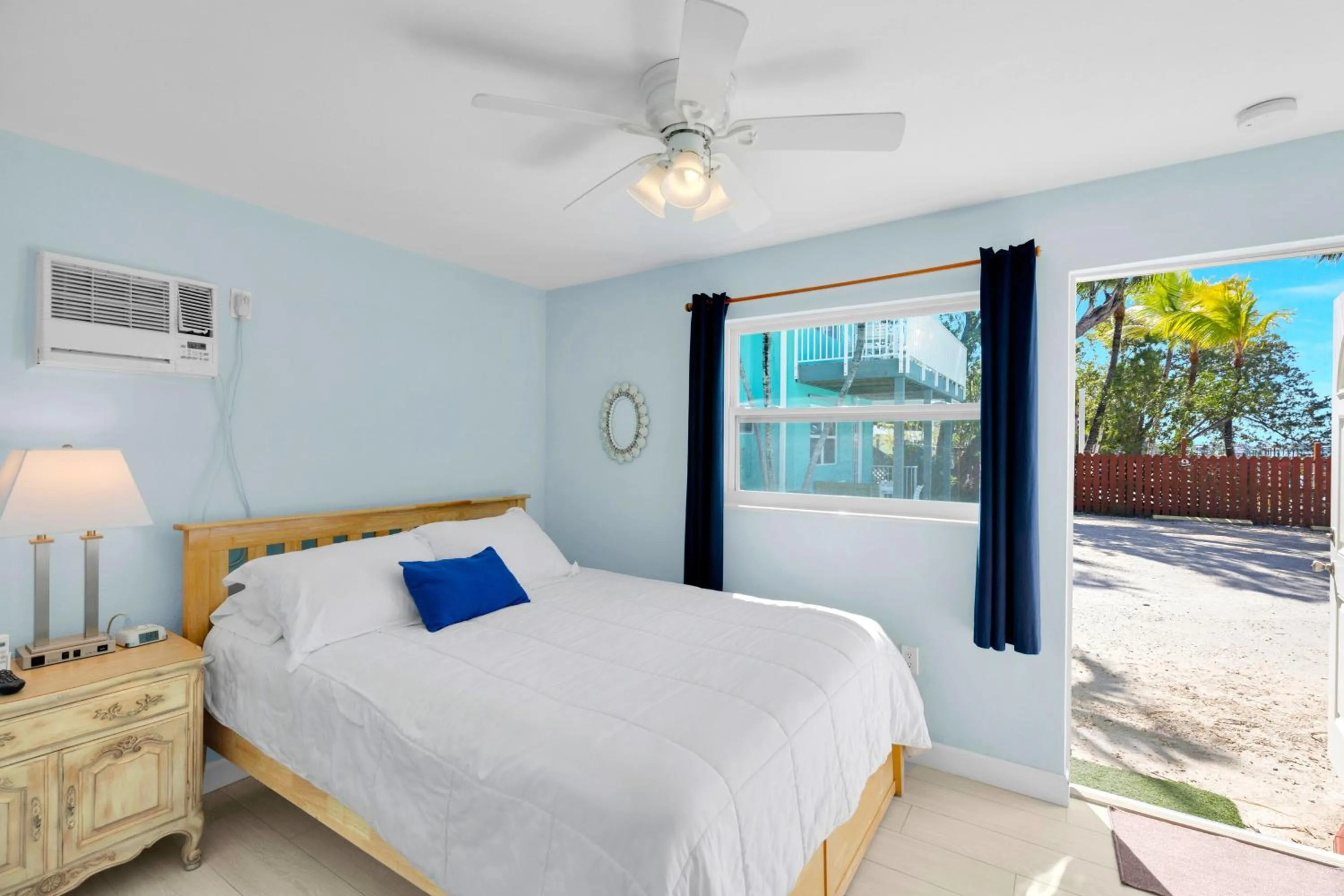 Bed in Sunset Cove Beach Resort
