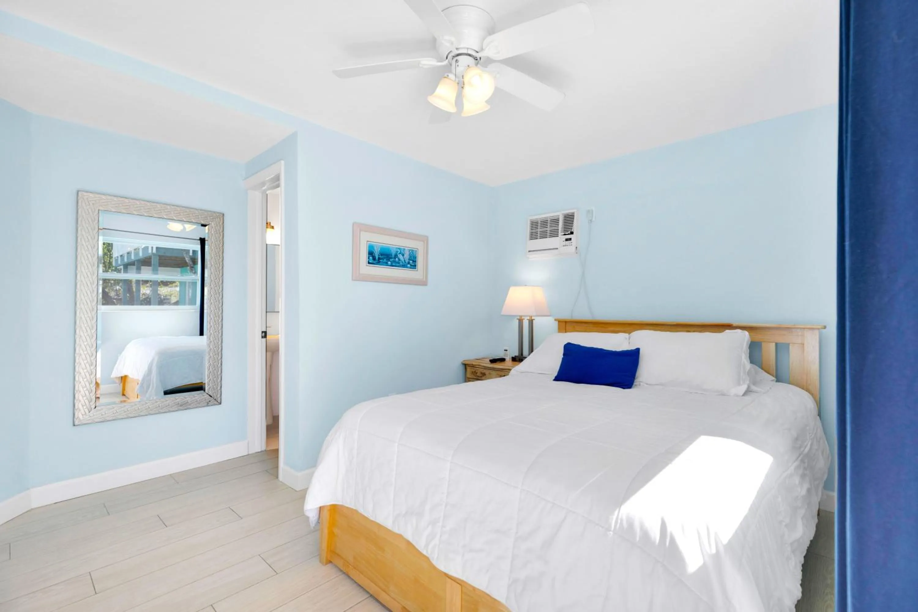 Bed in Sunset Cove Beach Resort