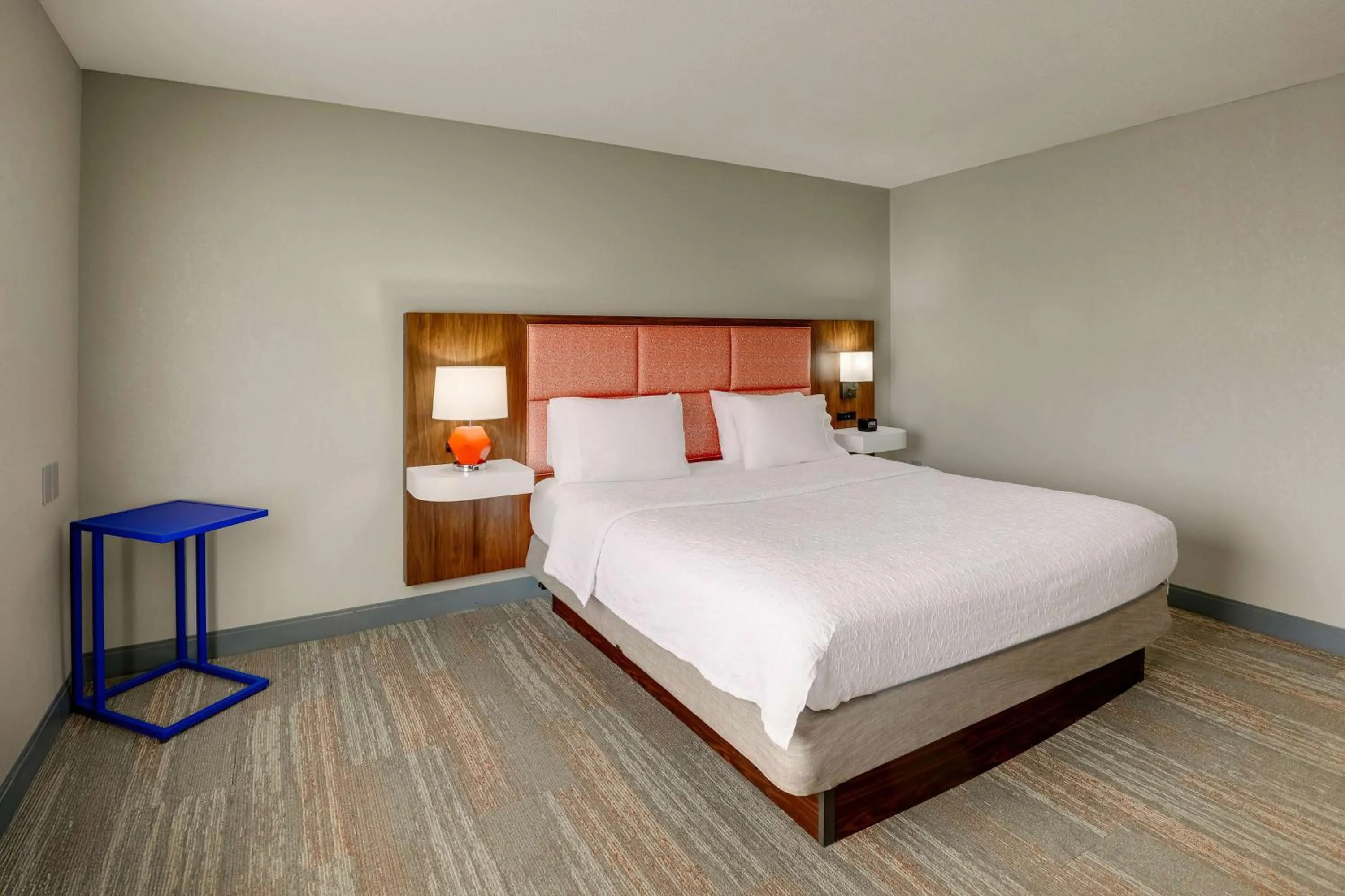 Bed in Hampton Inn & Suites St. Louis - Edwardsville