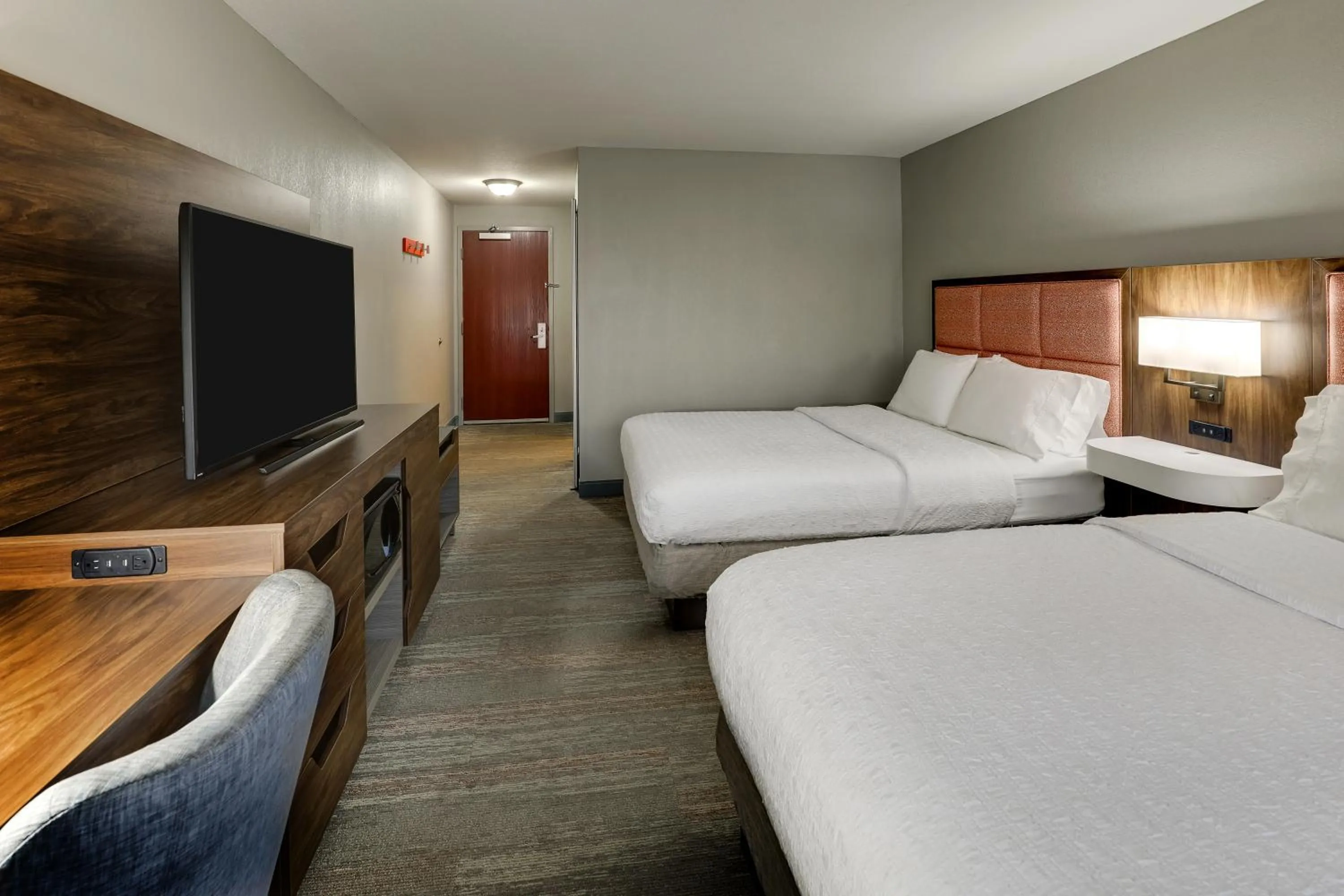 Bed in Hampton Inn & Suites St. Louis - Edwardsville