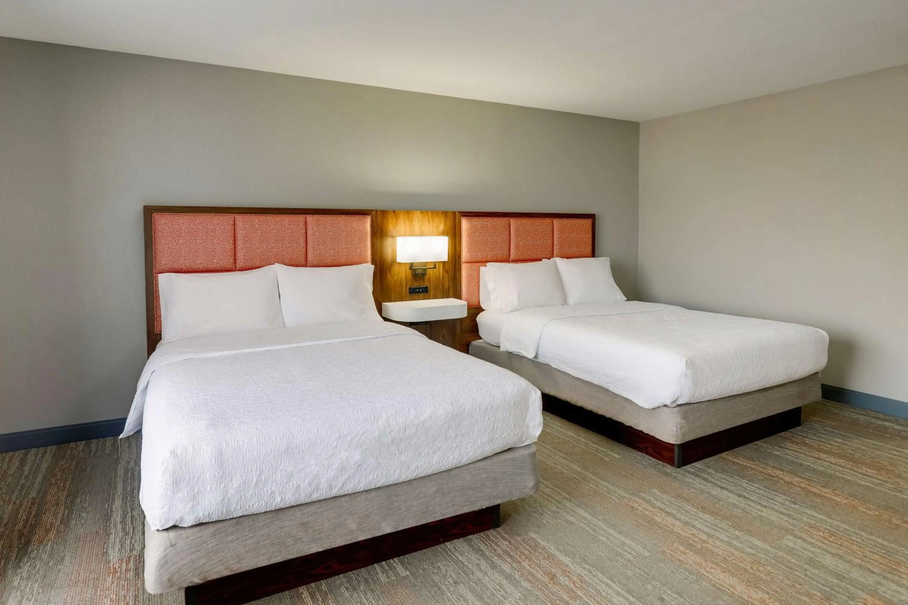Bed in Hampton Inn & Suites St. Louis - Edwardsville