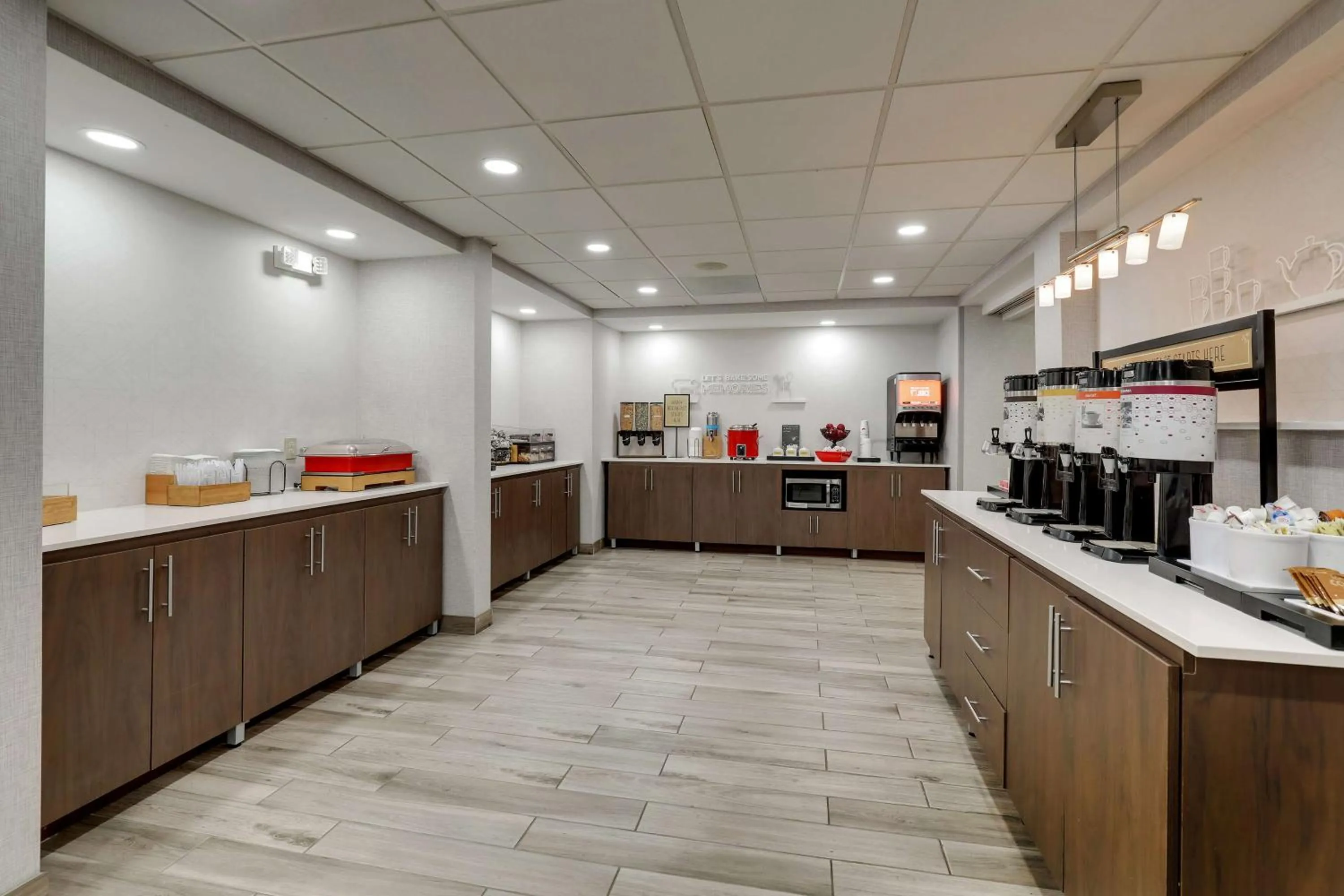 Breakfast in Hampton Inn & Suites St. Louis - Edwardsville