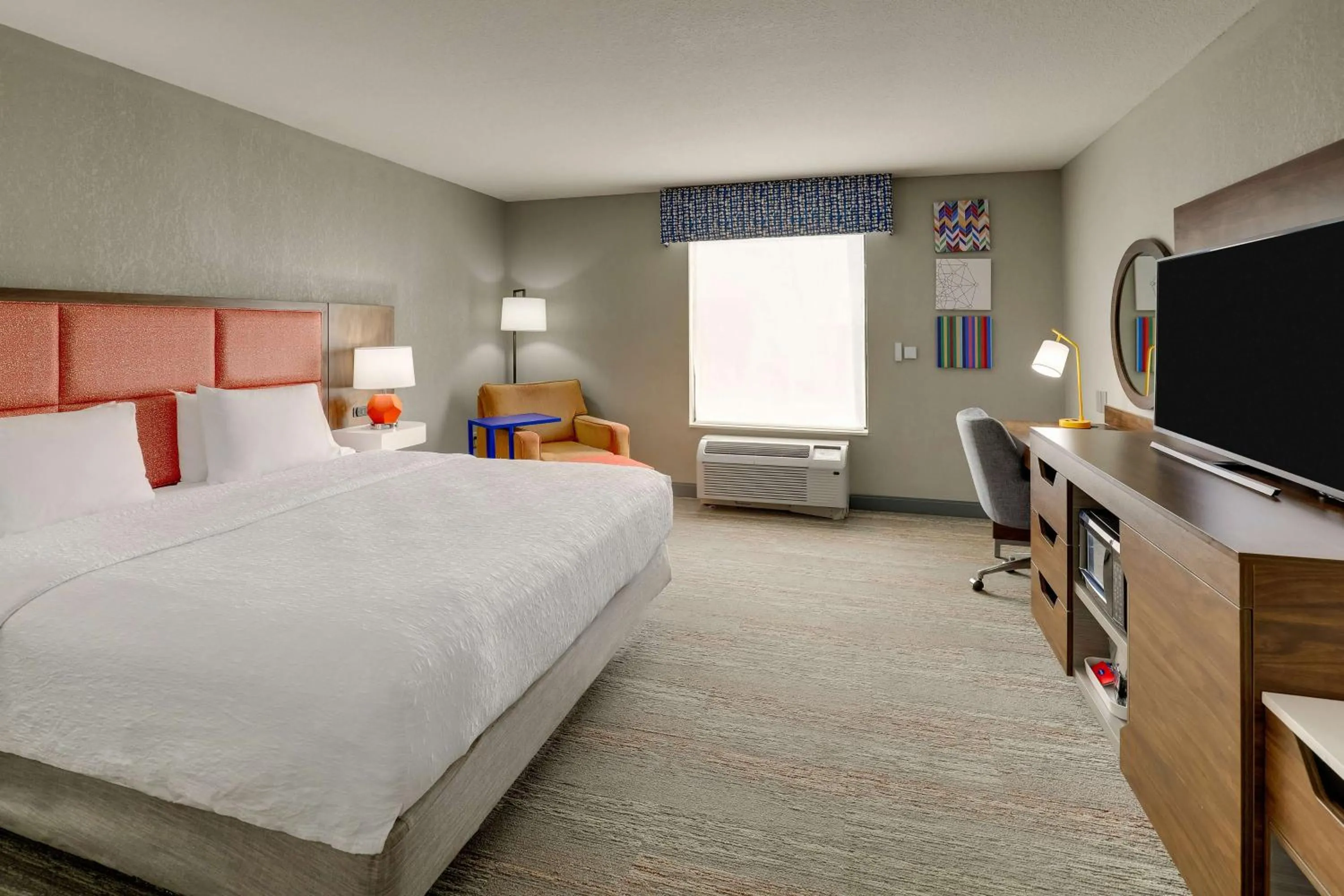 Bed in Hampton Inn & Suites St. Louis - Edwardsville