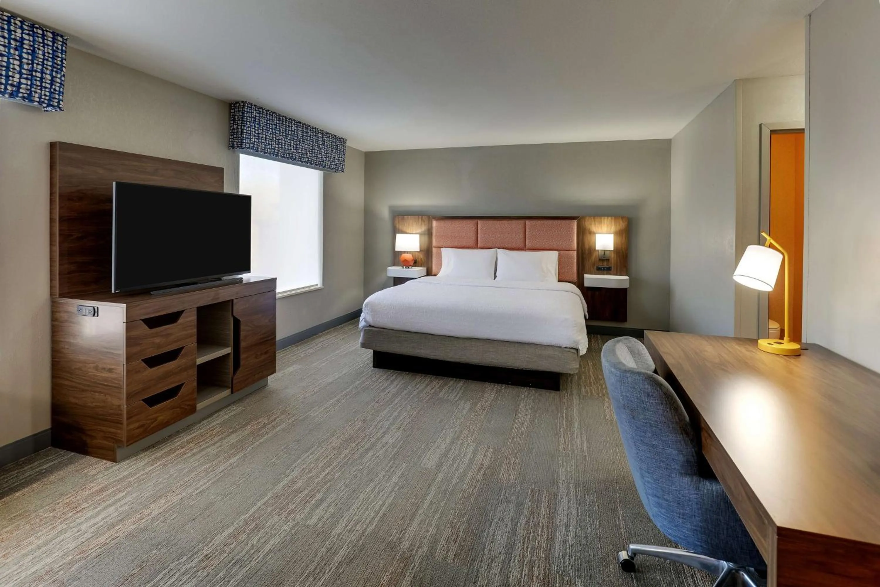 Bedroom, Bed in Hampton Inn & Suites St. Louis - Edwardsville