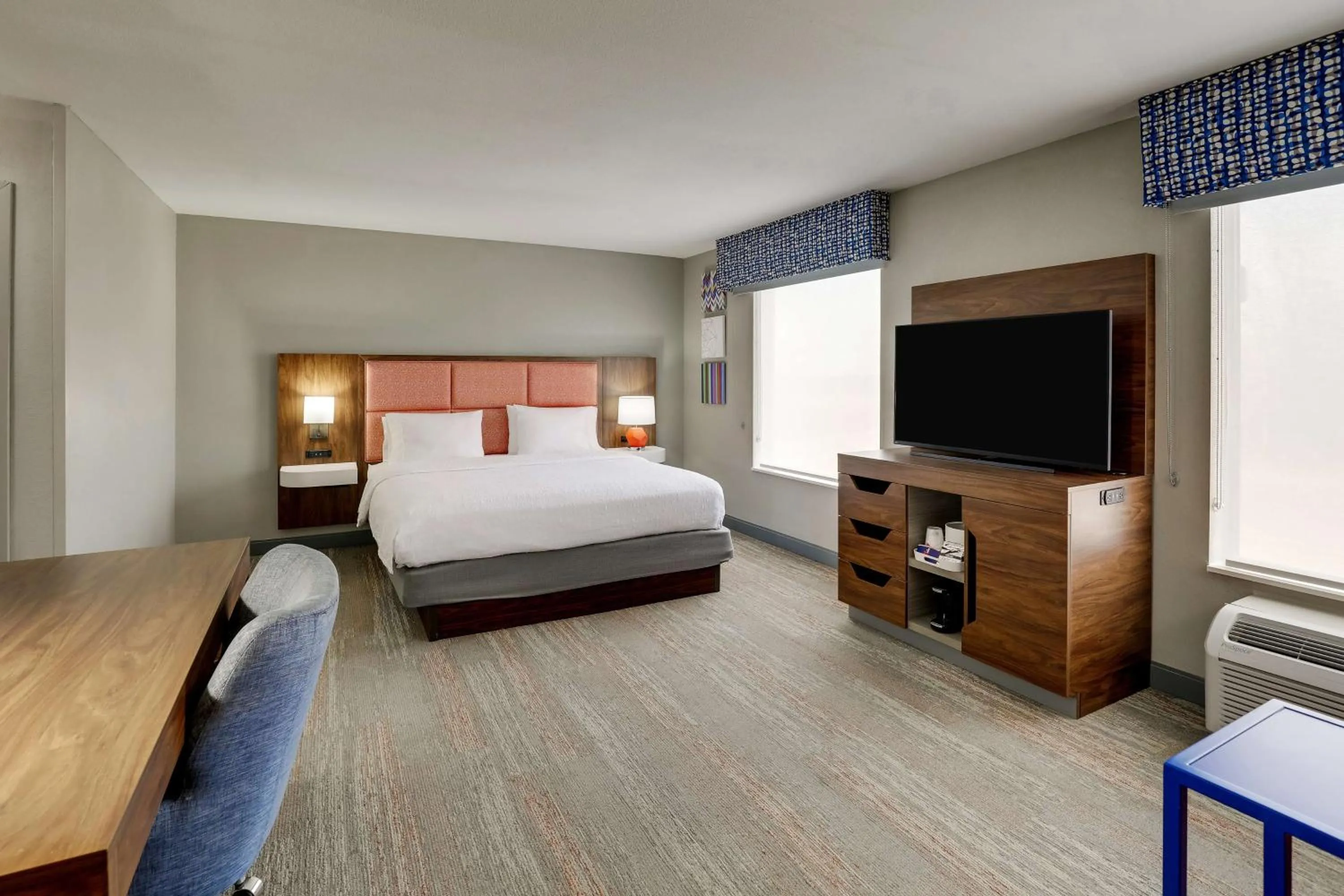 Bed in Hampton Inn & Suites St. Louis - Edwardsville