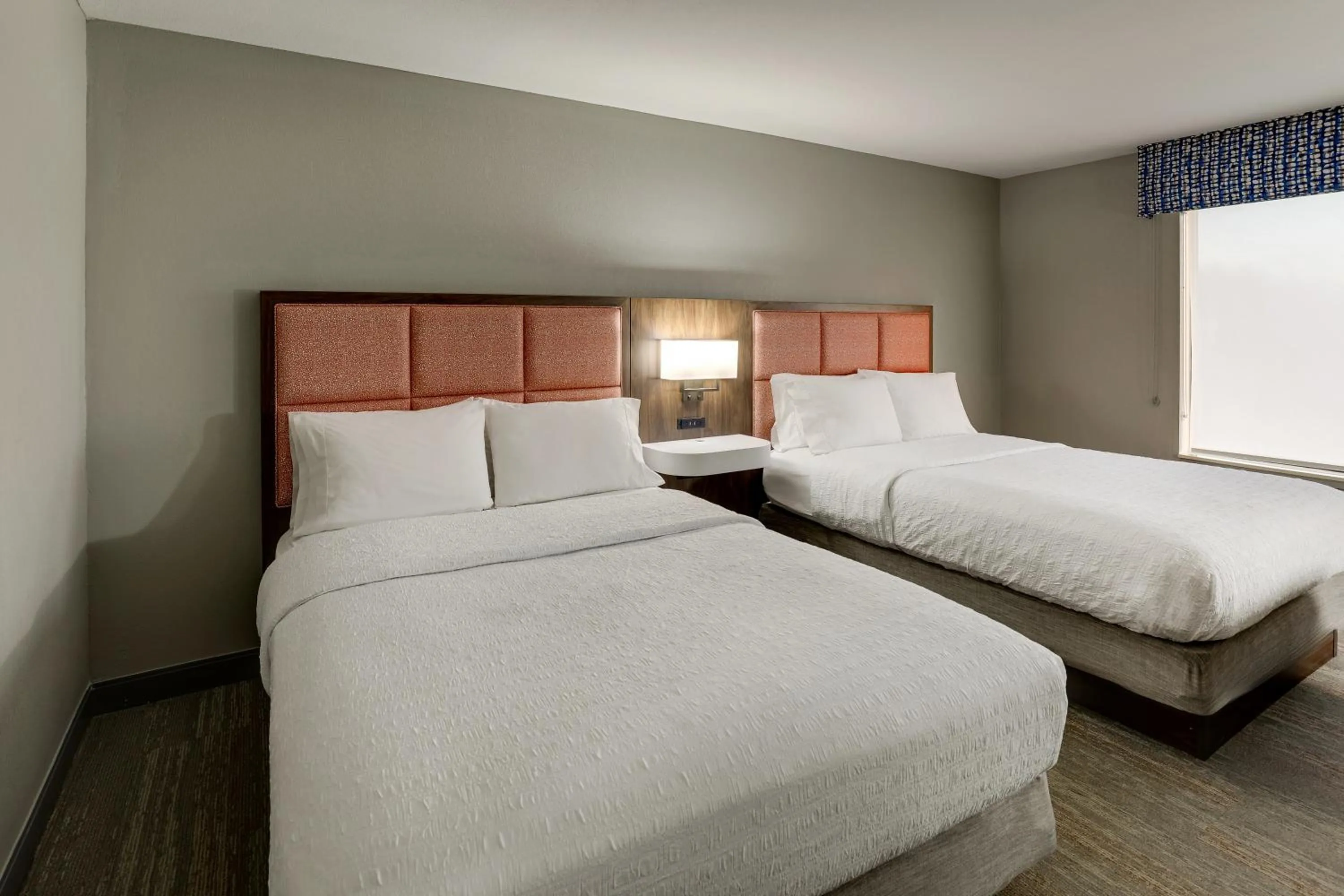 Bed in Hampton Inn & Suites St. Louis - Edwardsville