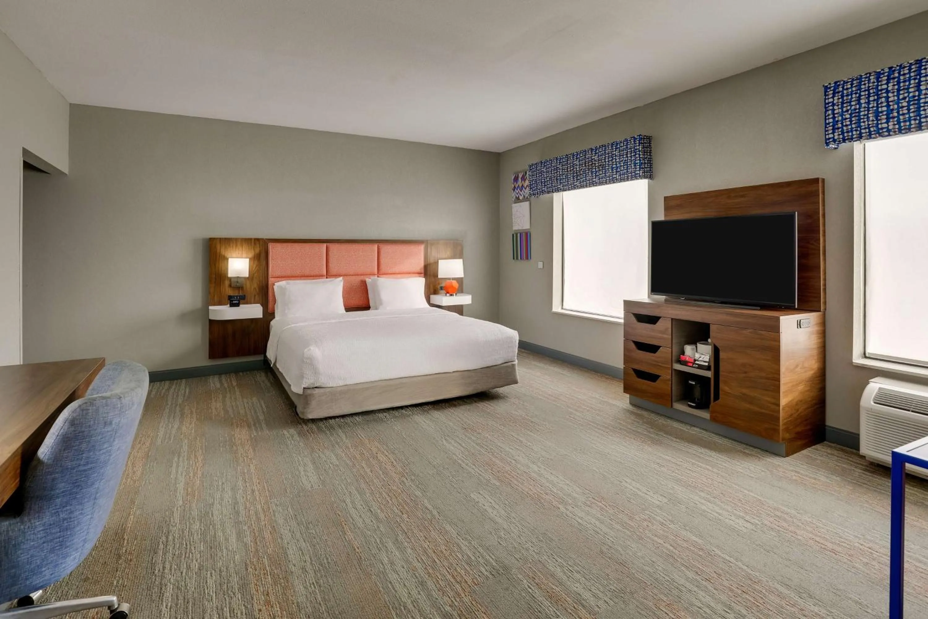 Bed in Hampton Inn & Suites St. Louis - Edwardsville