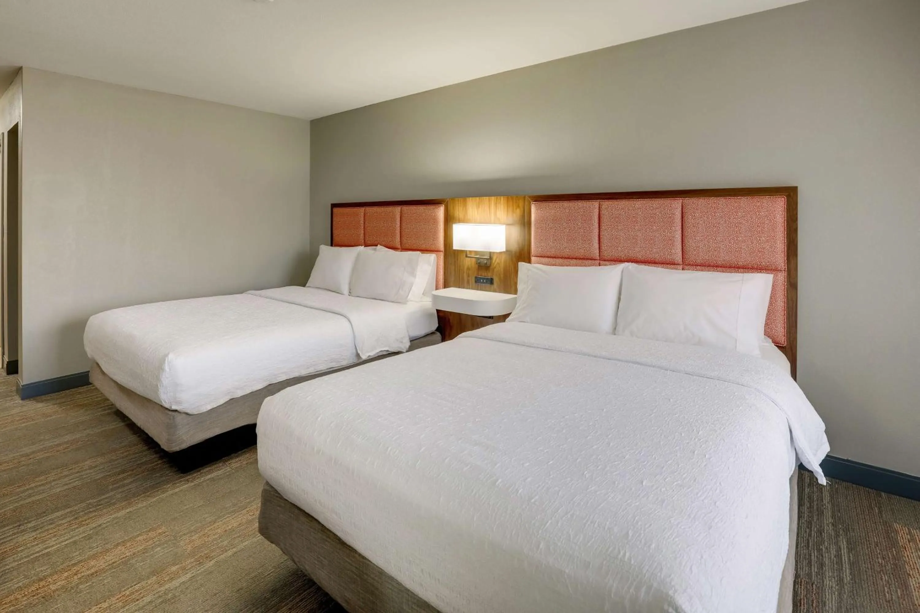 Bed in Hampton Inn & Suites St. Louis - Edwardsville