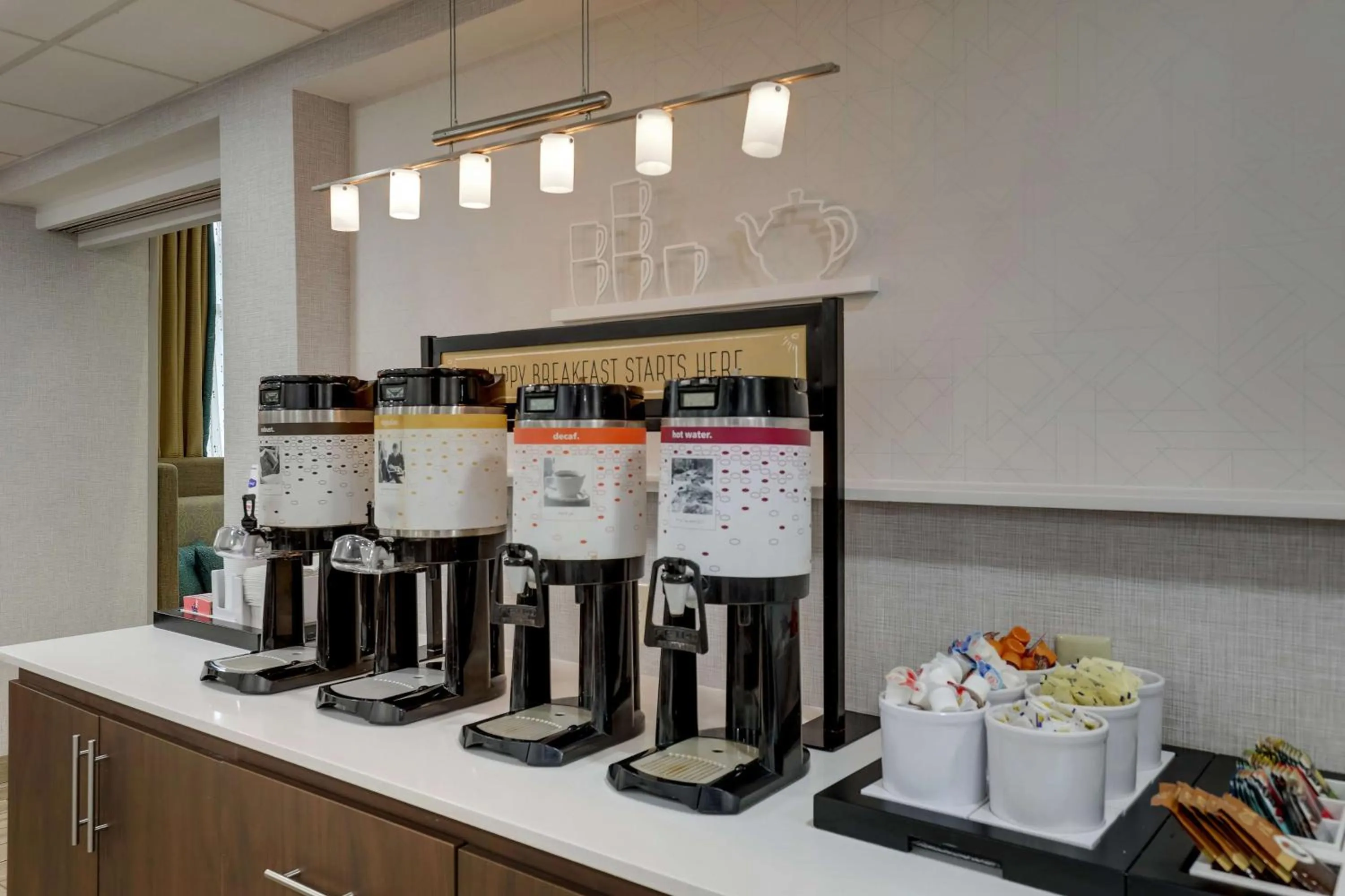 Breakfast in Hampton Inn & Suites St. Louis - Edwardsville