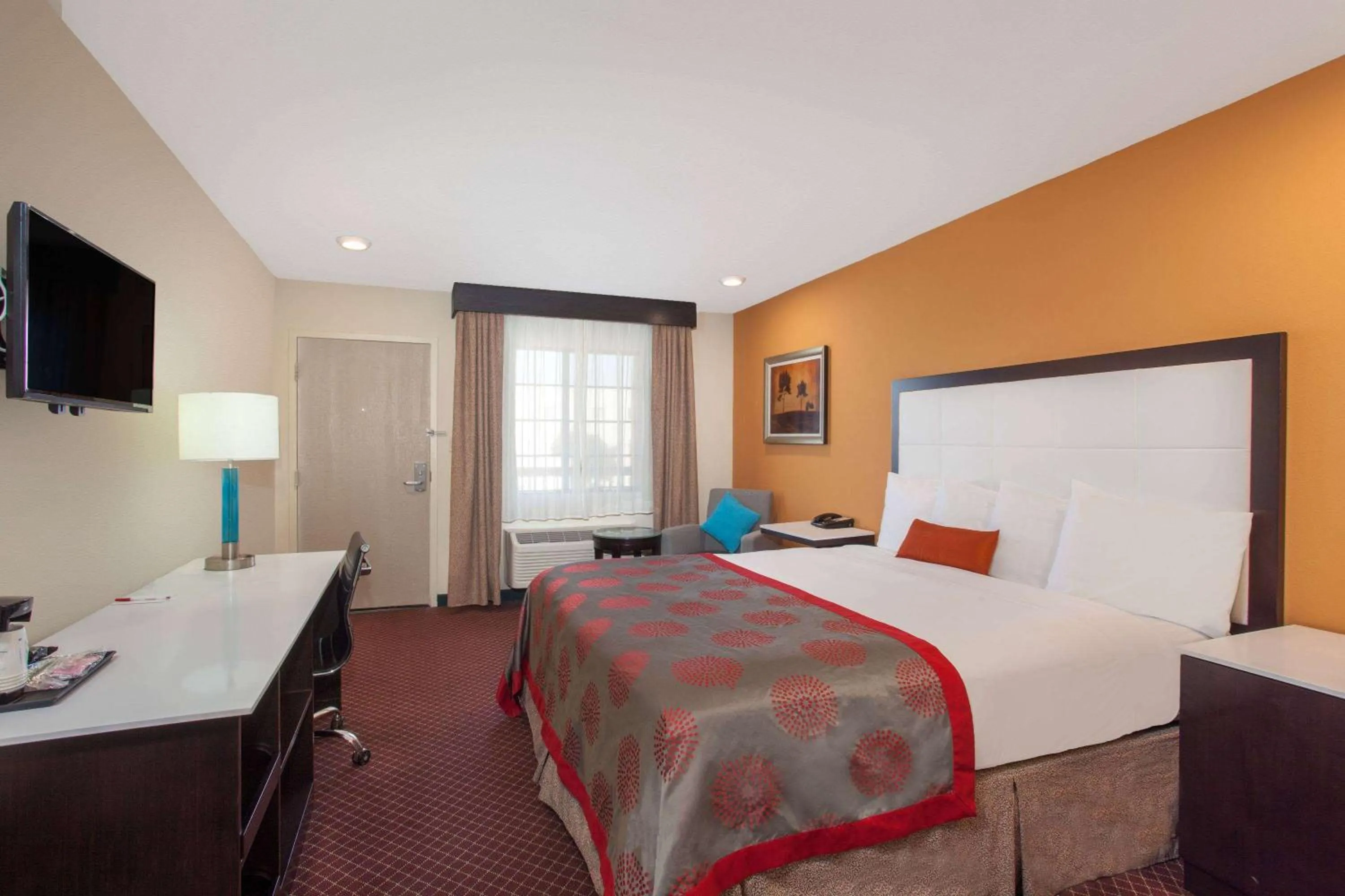 Photo of the whole room, Bed in Ramada by Wyndham Culver City