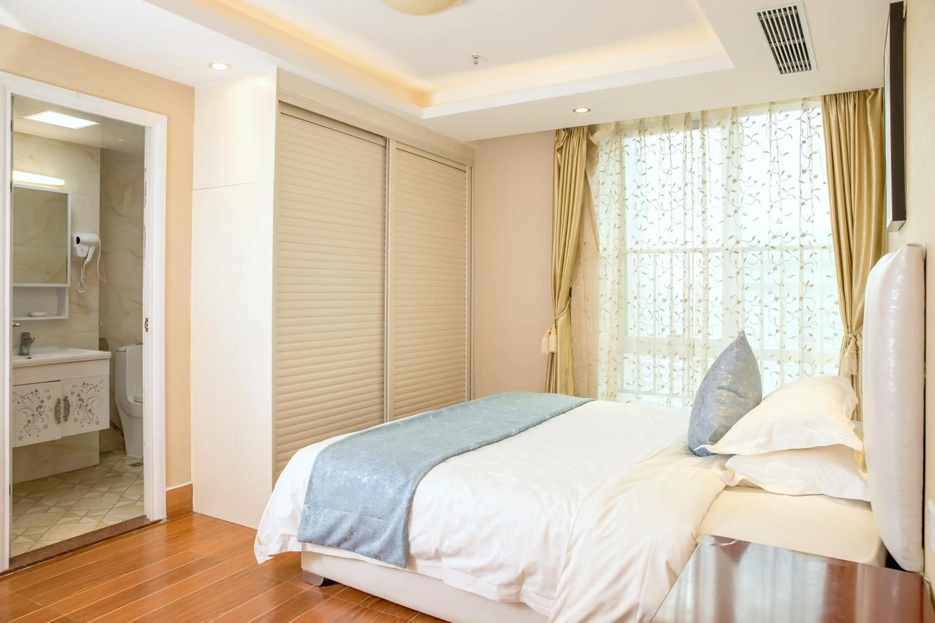 Photo of the whole room, Bed in Guangzhou Boman Apartment Zhengjia Huanshi Branch