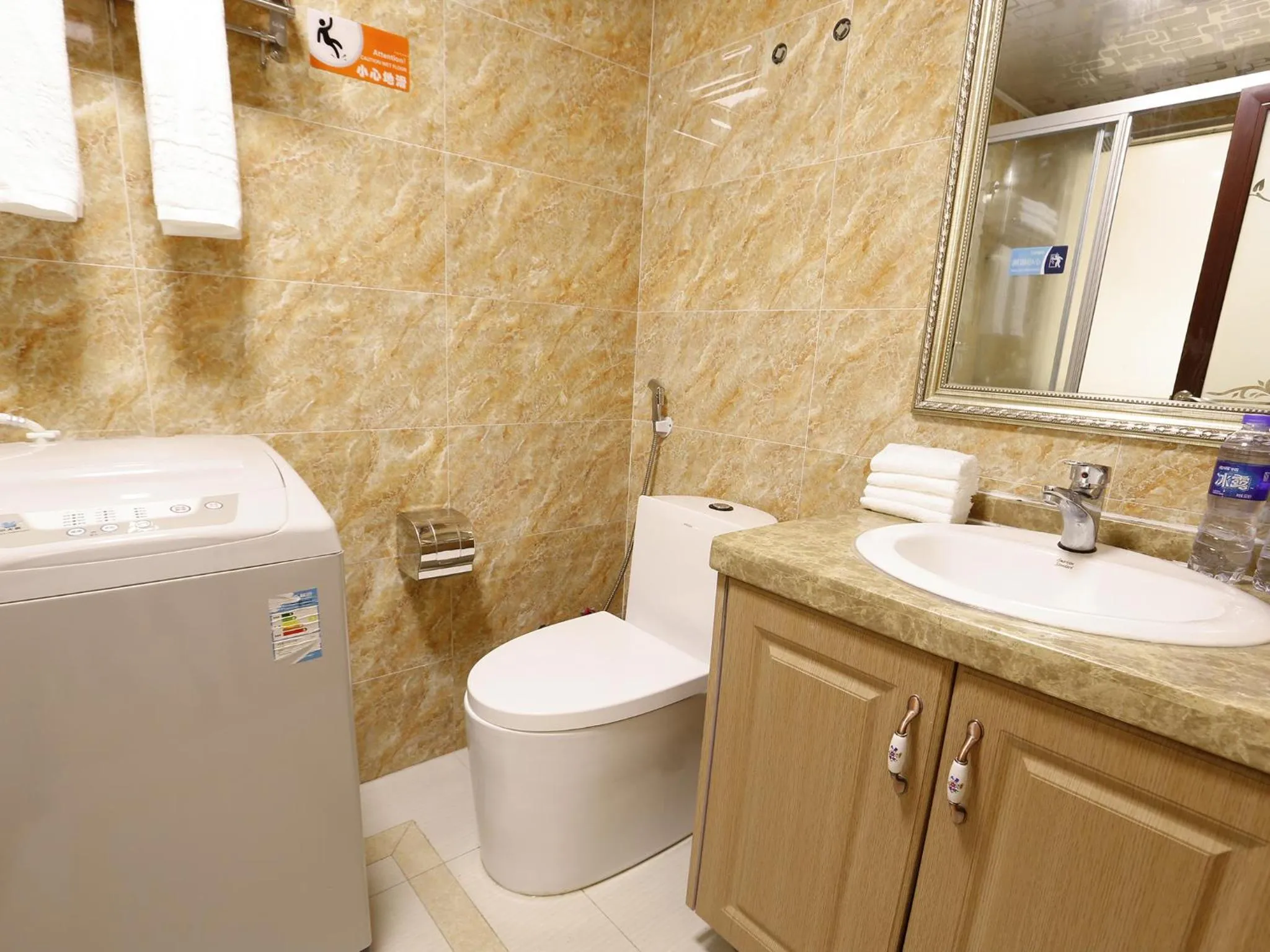 Bathroom in Guangzhou Boman Apartment Zhengjia Huanshi Branch