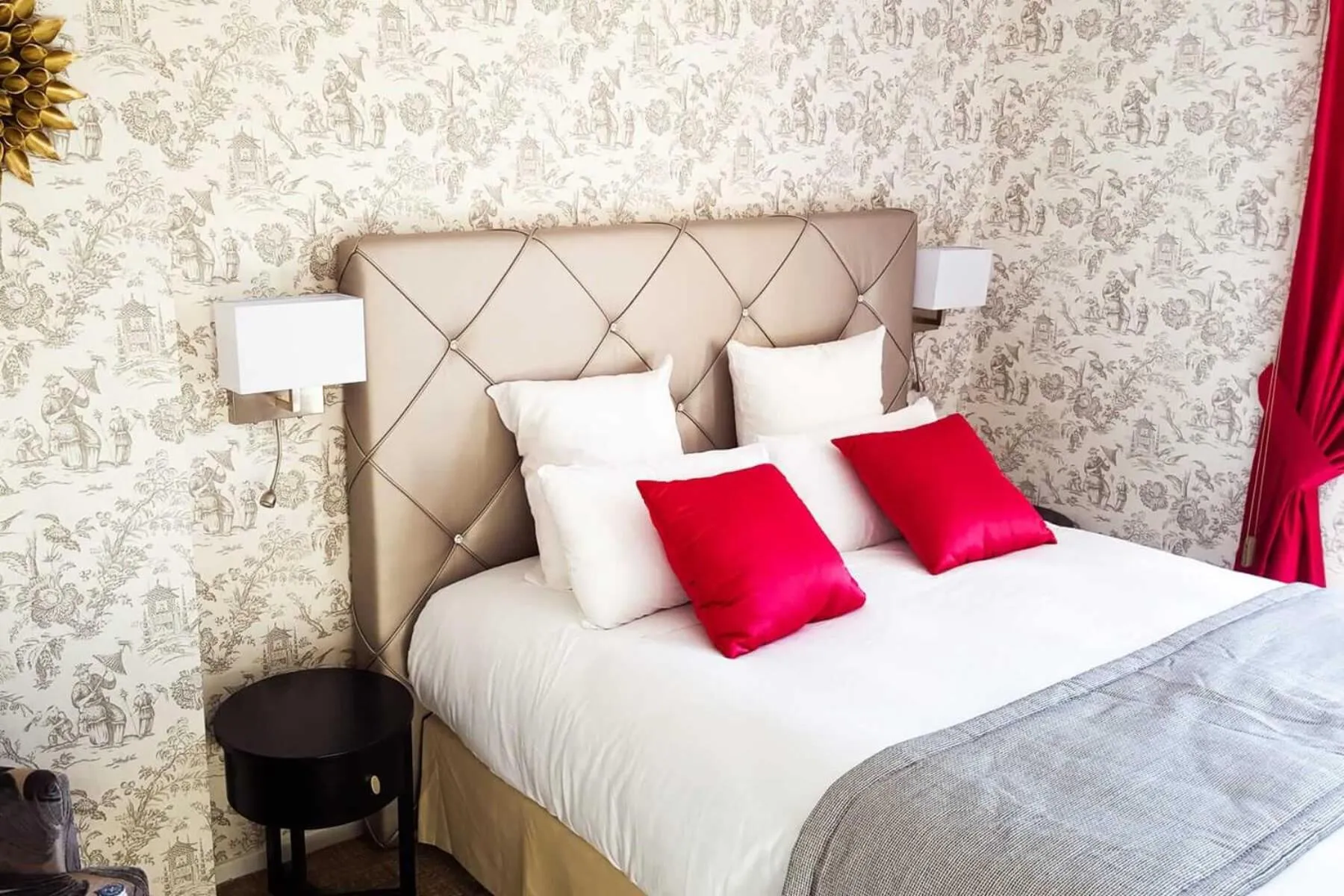 Bedroom, Bed in Les Jardins d'Epicure