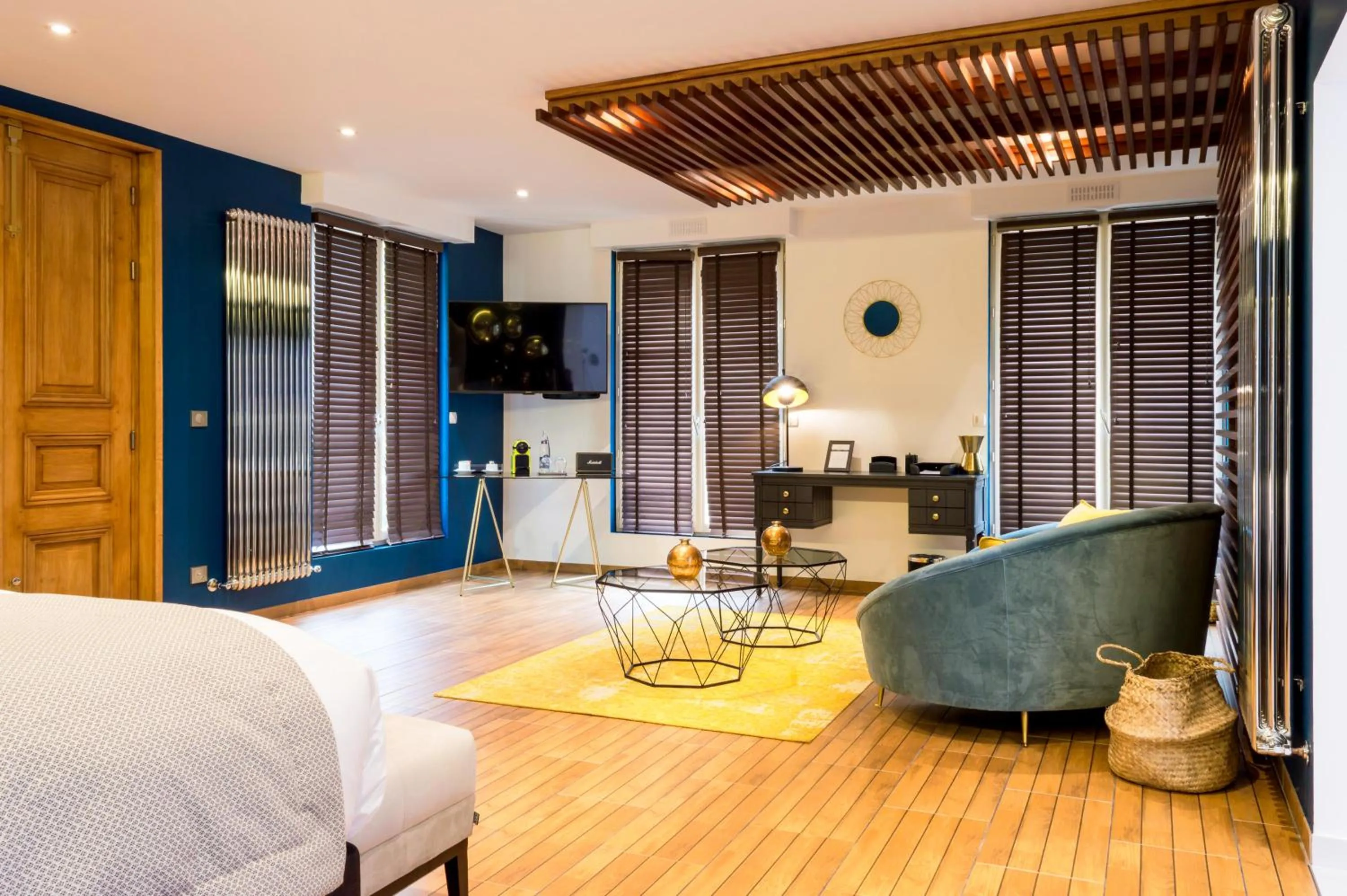 Living room, Bed in Les Jardins d'Epicure