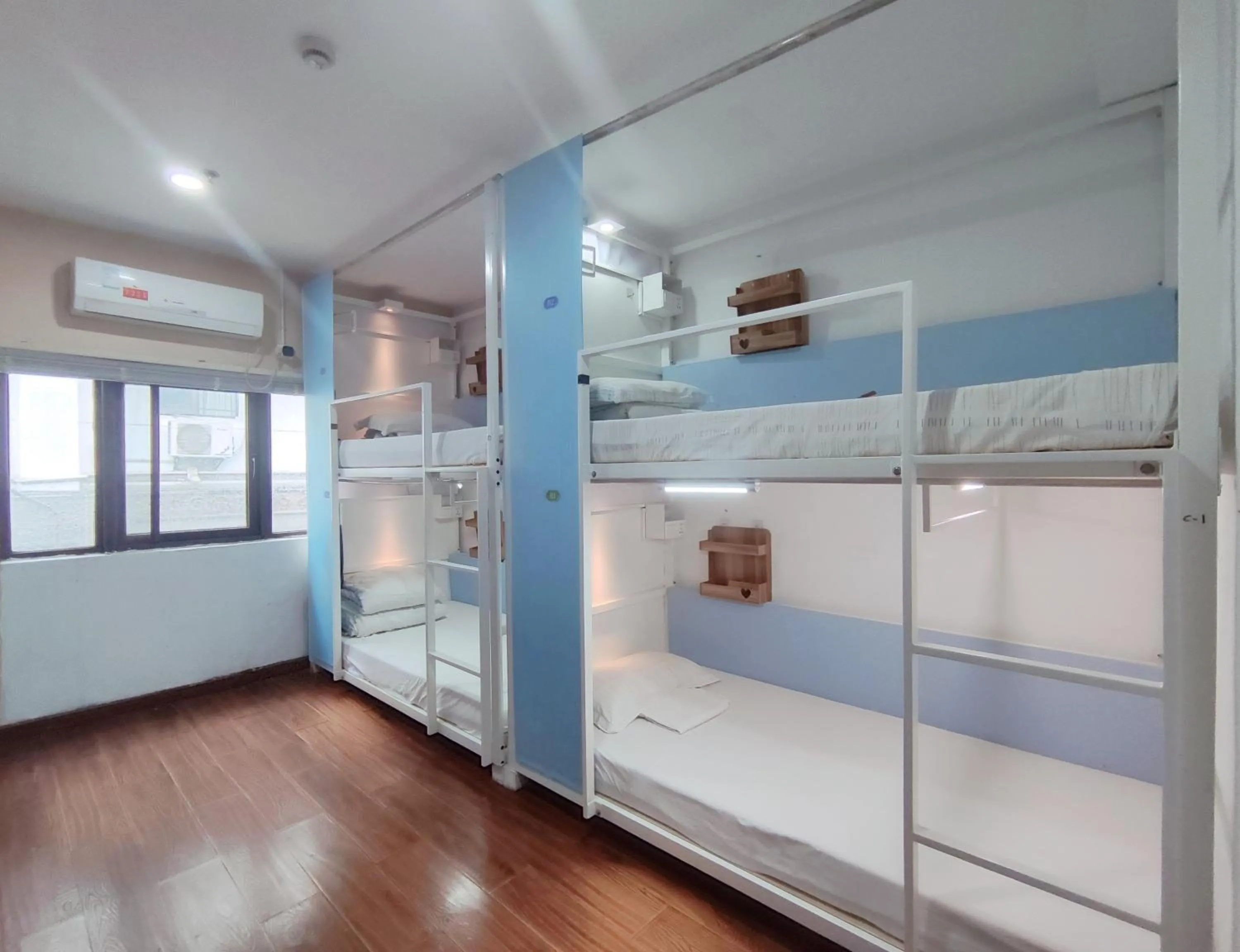 Photo of the whole room, Bed in Onederz Hostel Hangzhou