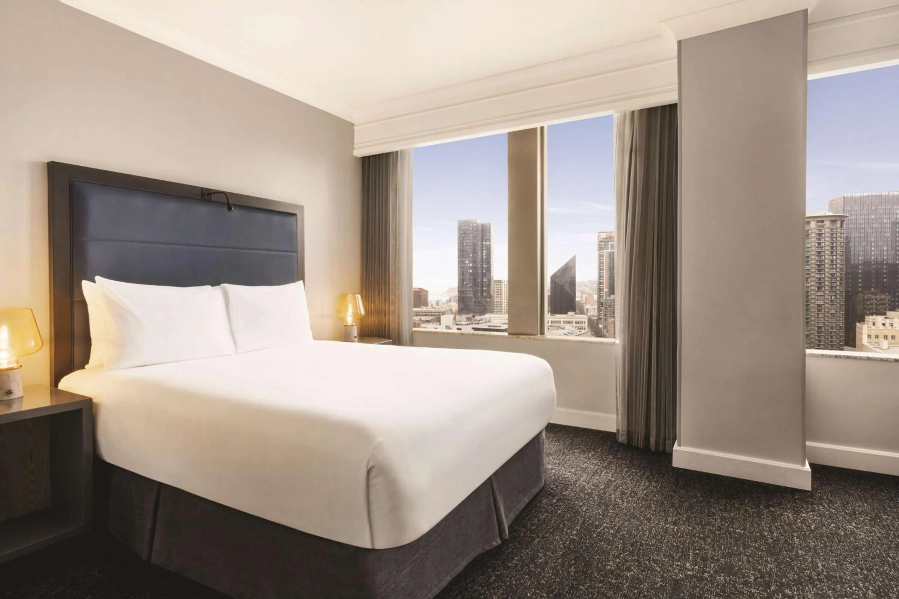 Photo of the whole room, Bed in Hilton Motif Seattle