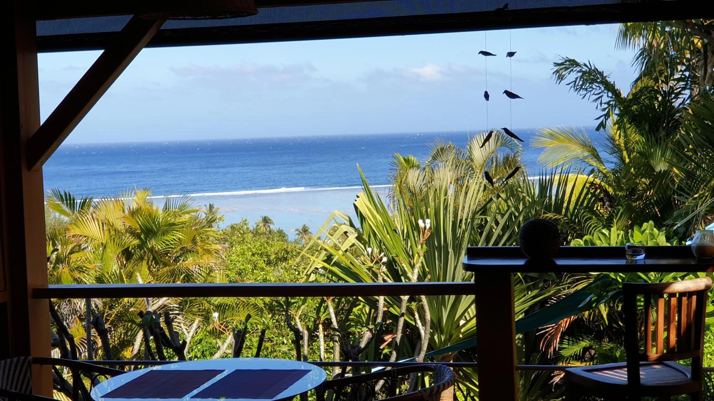 Patio in Poz Lagon - chambre d'hôtes - Bungalow pour 2 personnes - Jacuzzi privatif - petit déjeuner - Vue sur le lagon