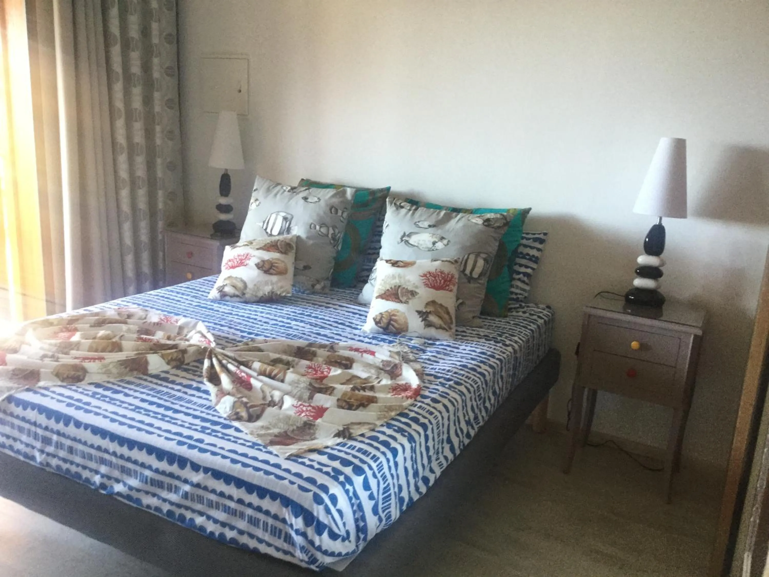 Photo of the whole room, Bed in Poz Lagon - chambre d'hôtes - Bungalow pour 2 personnes - Jacuzzi privatif - petit déjeuner - Vue sur le lagon