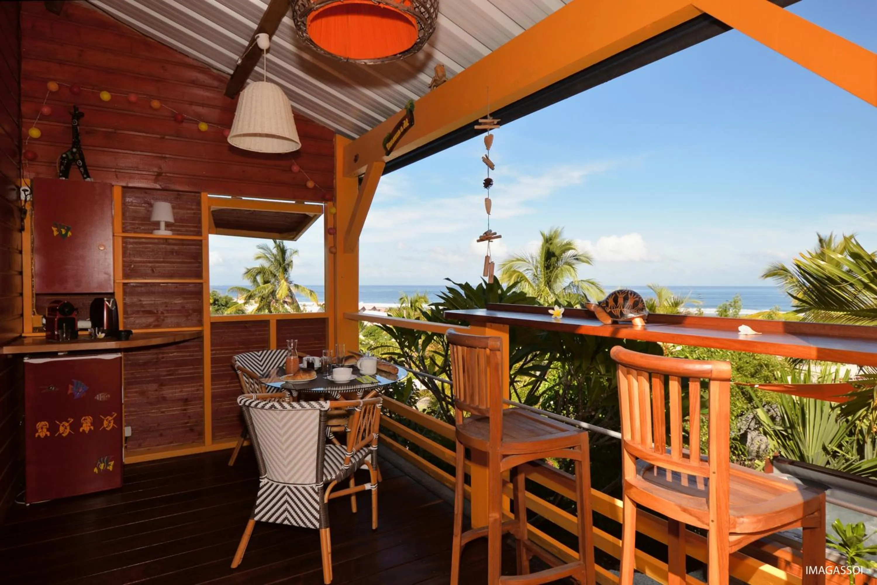 Seating area in Poz Lagon - chambre d'hôtes - Bungalow pour 2 personnes - Jacuzzi privatif - petit déjeuner - Vue sur le lagon