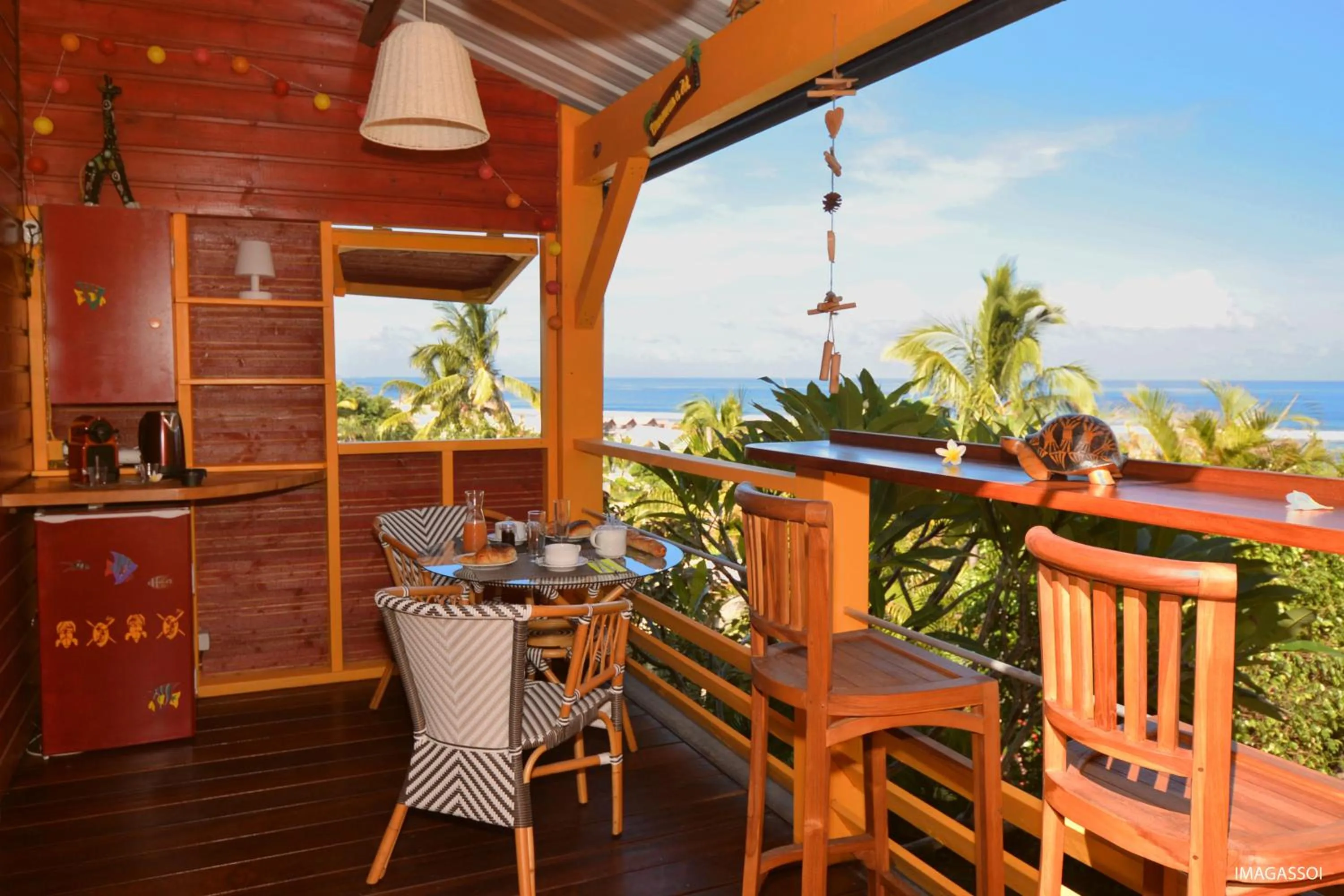 Balcony/Terrace in Poz Lagon - chambre d'hôtes - Bungalow pour 2 personnes - Jacuzzi privatif - petit déjeuner - Vue sur le lagon