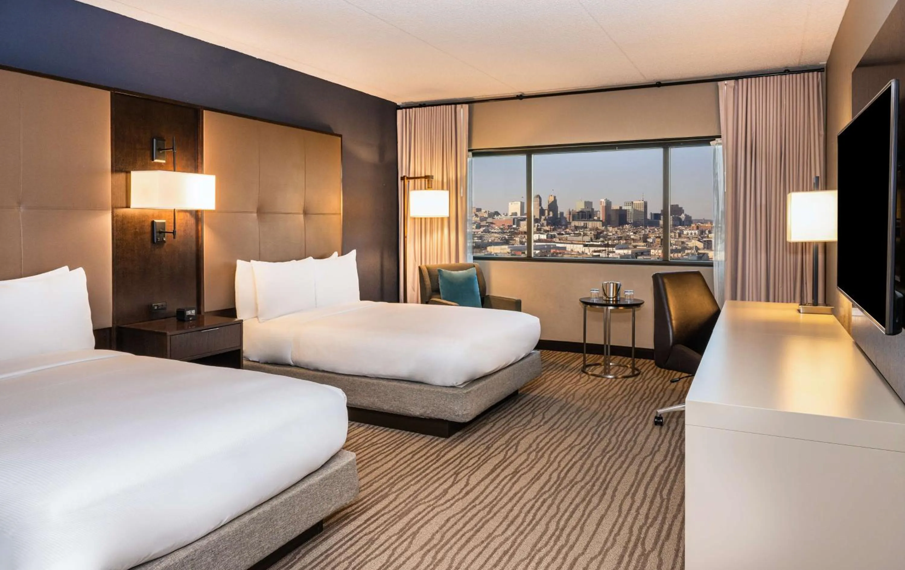 Bedroom, Bed in DoubleTree by Hilton Hotel Newark Airport