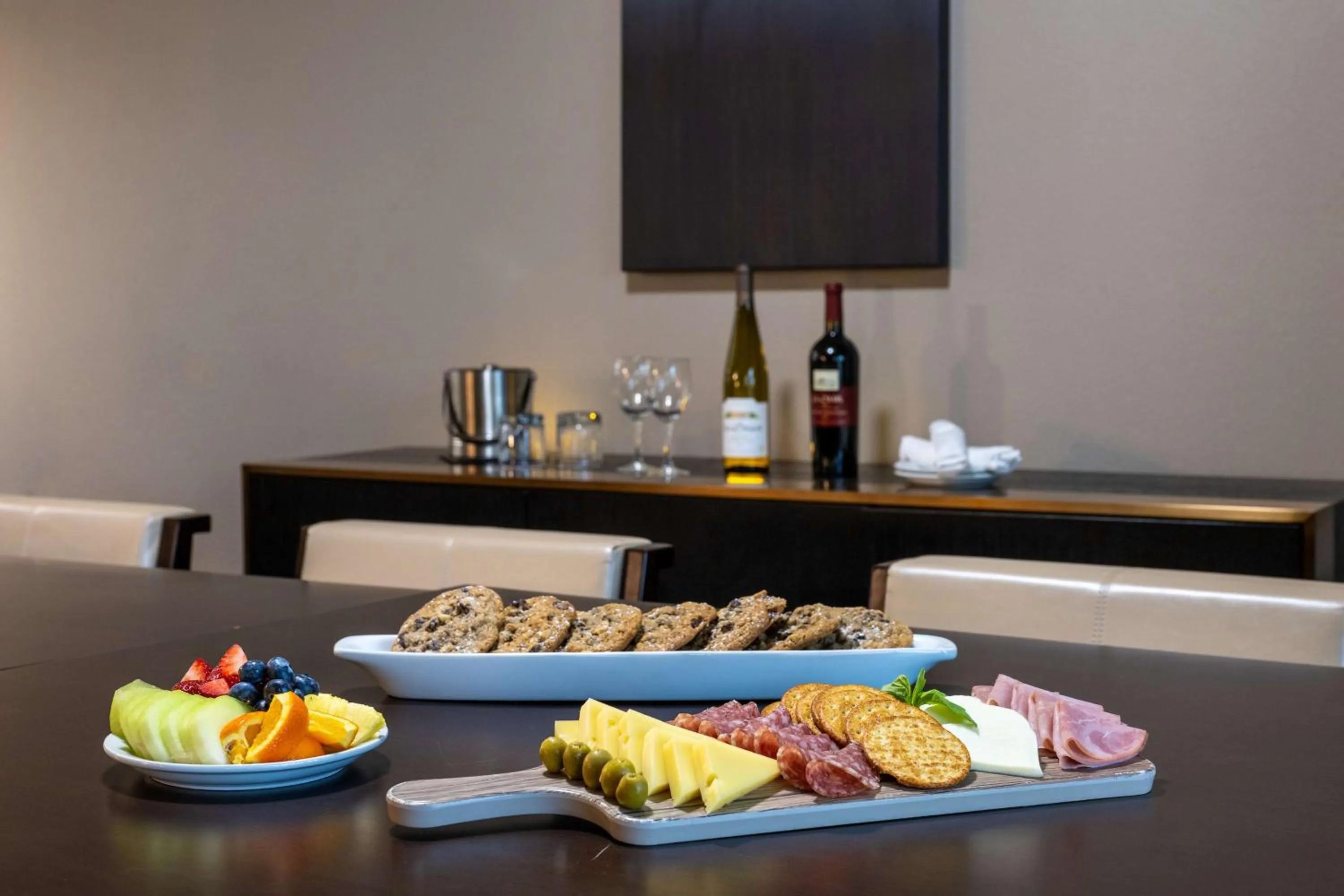 Meeting/conference room in DoubleTree by Hilton Hotel Newark Airport