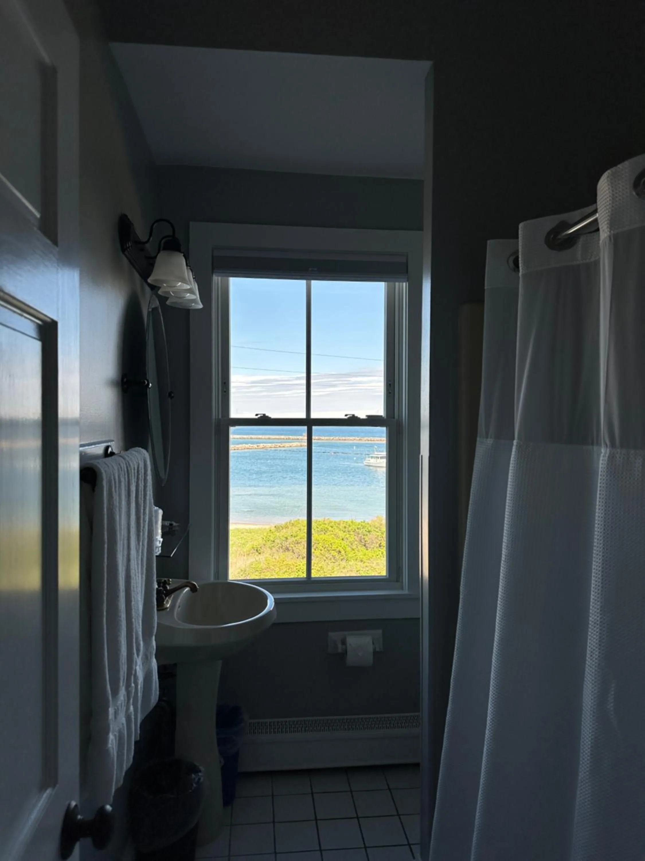 Bathroom in National Hotel