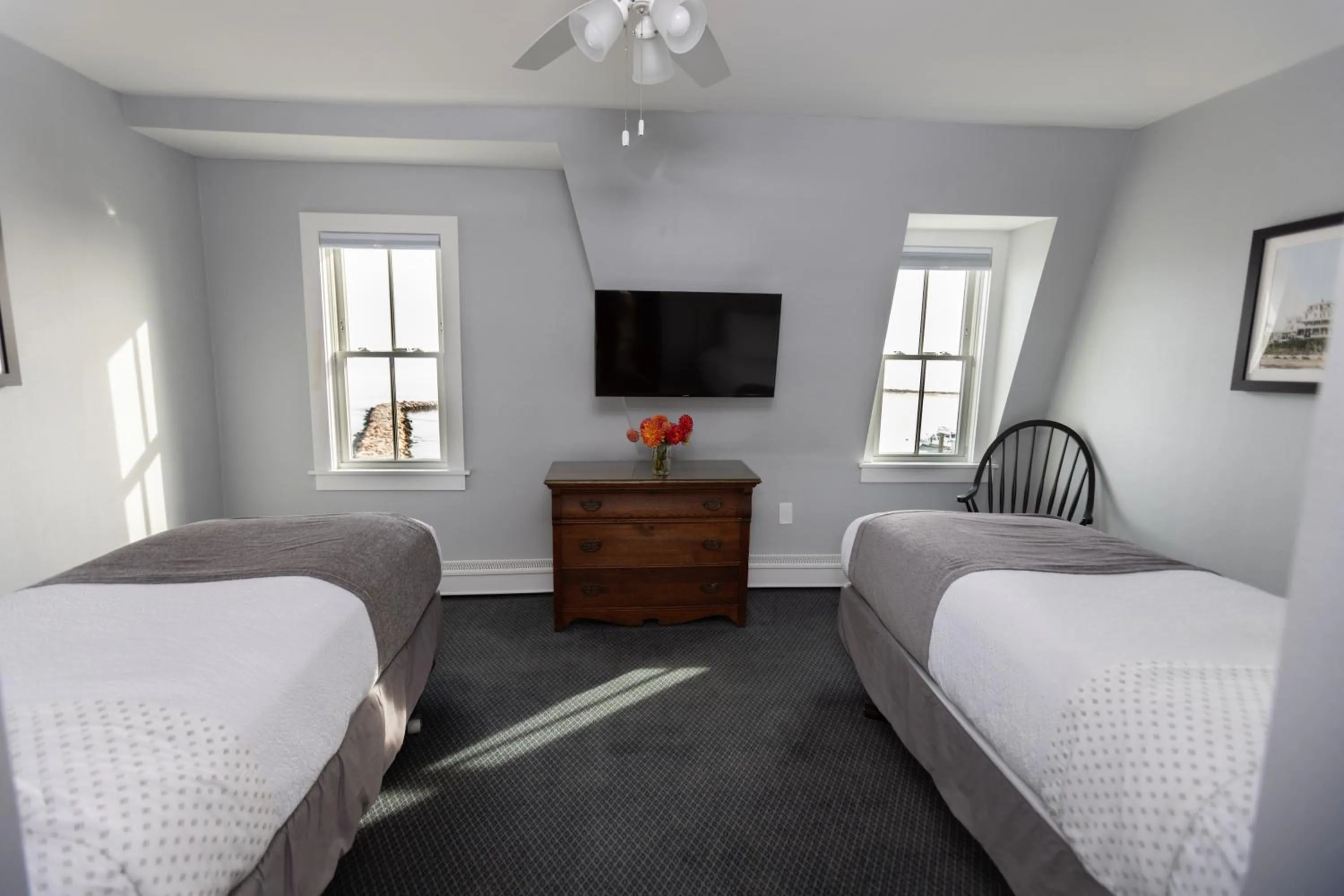 Bedroom, Bed in National Hotel