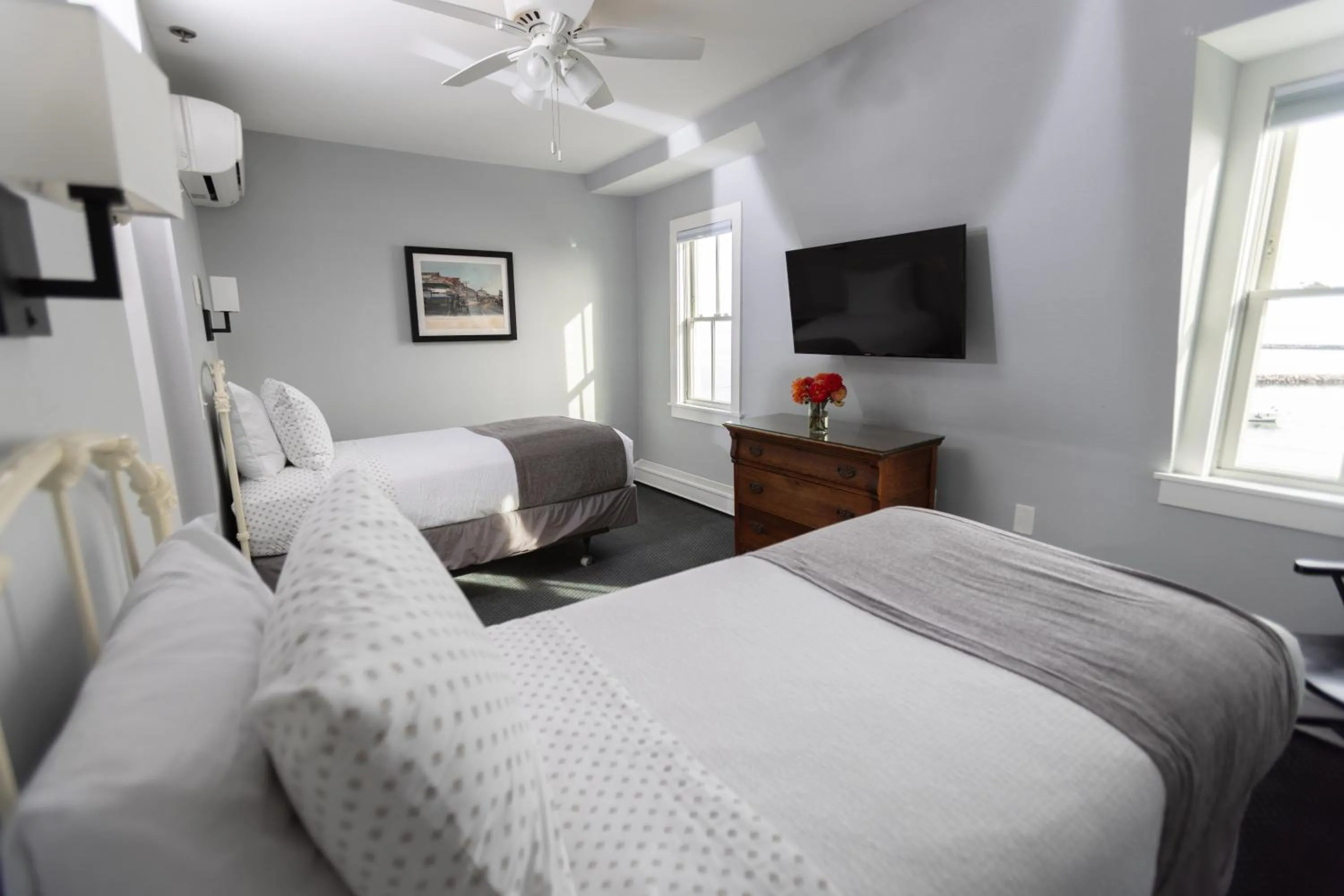 Bedroom, Bed in National Hotel