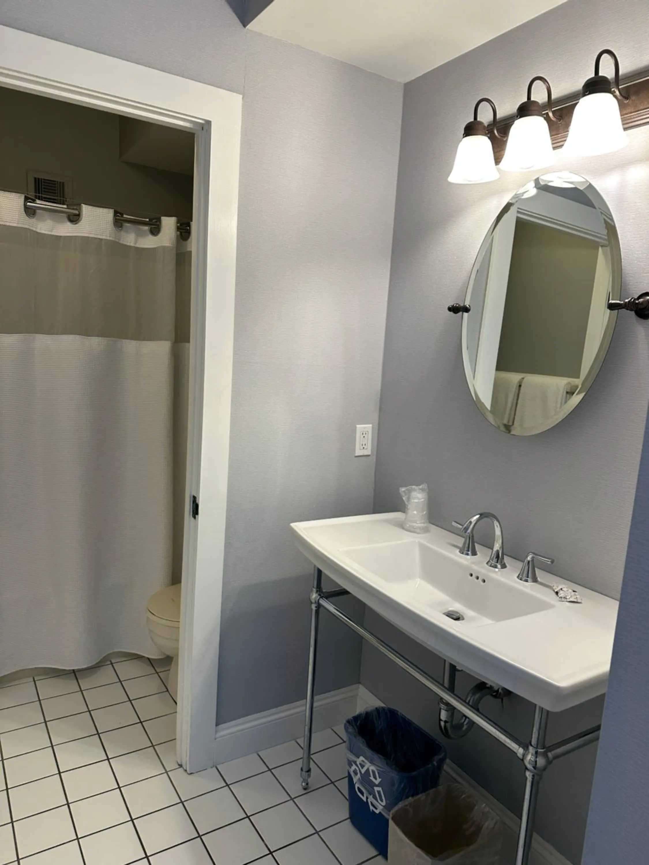 Bathroom in National Hotel