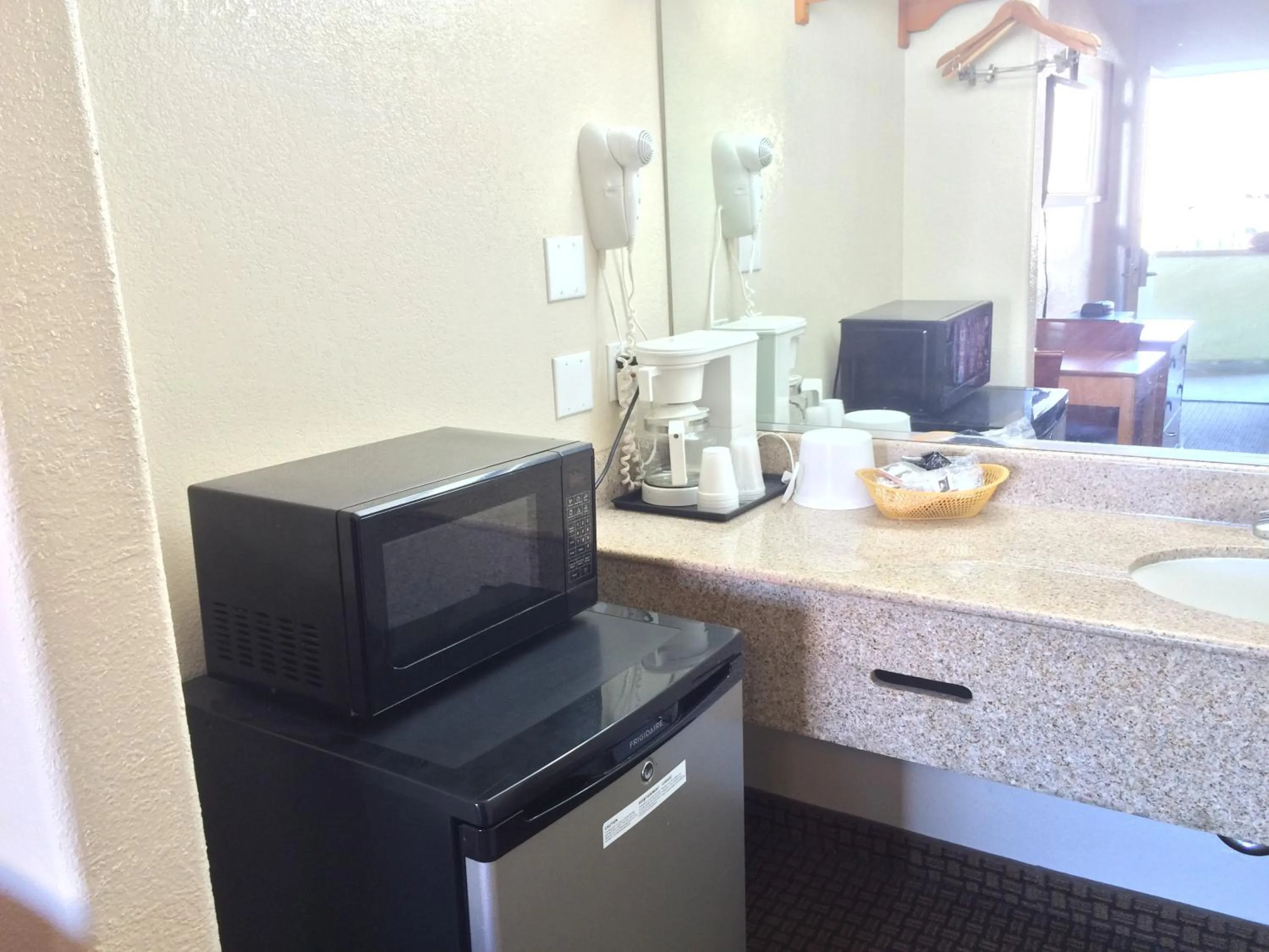 Coffee/tea facilities in Economy Inn