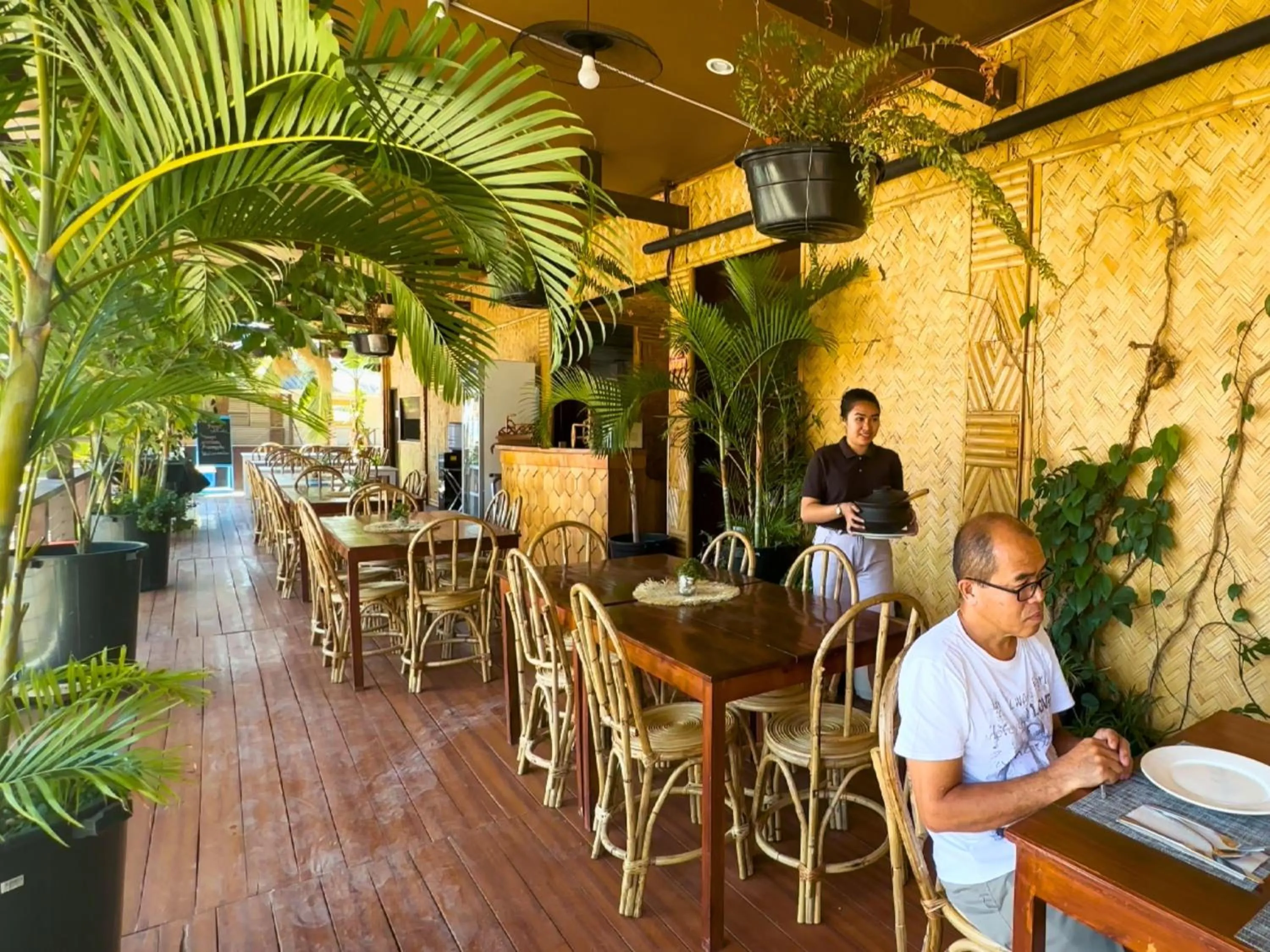 Restaurant/places to eat in Suites by Eco Hotels