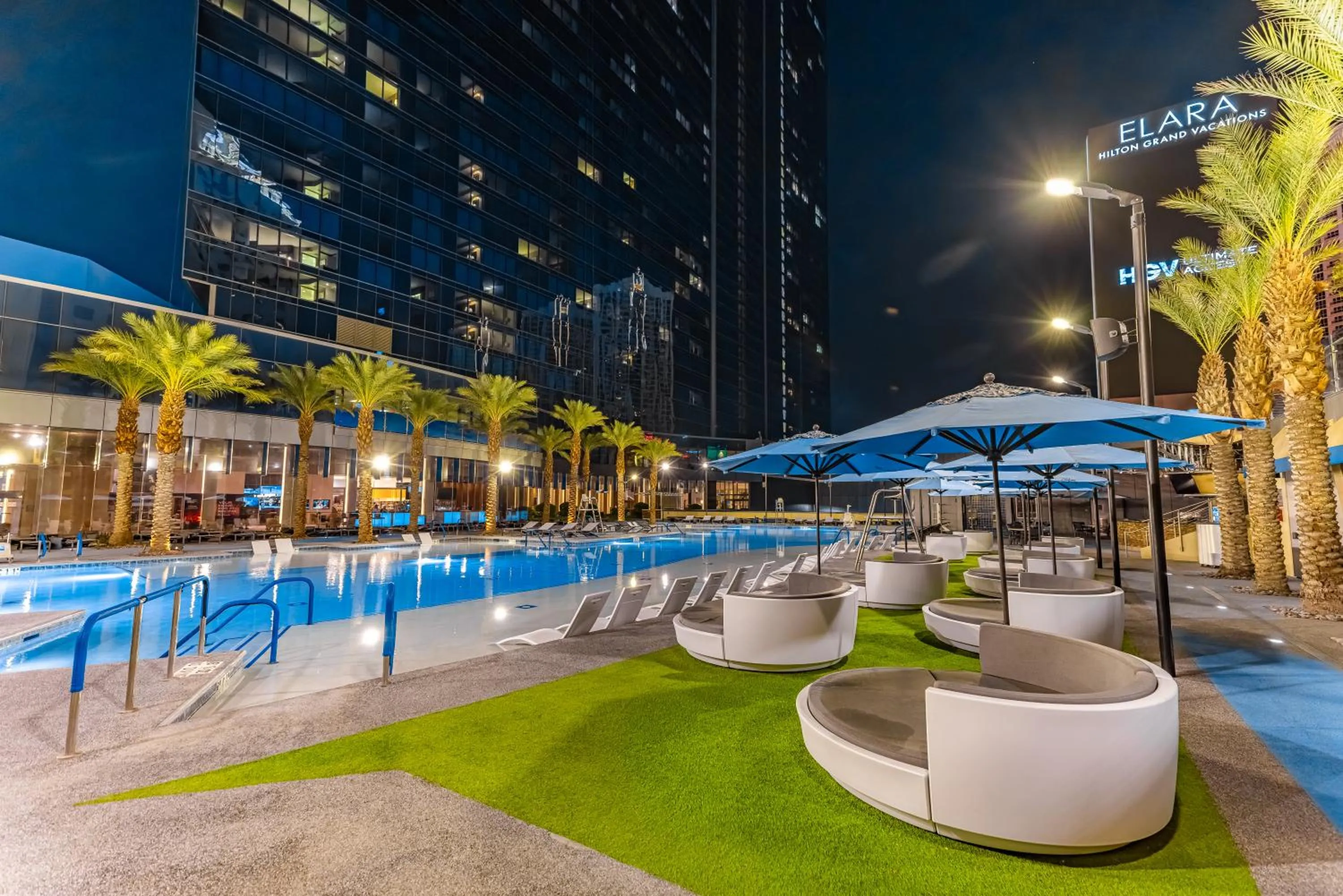 Swimming pool in Hilton Grand Vacations Club Elara Center Strip Las Vegas