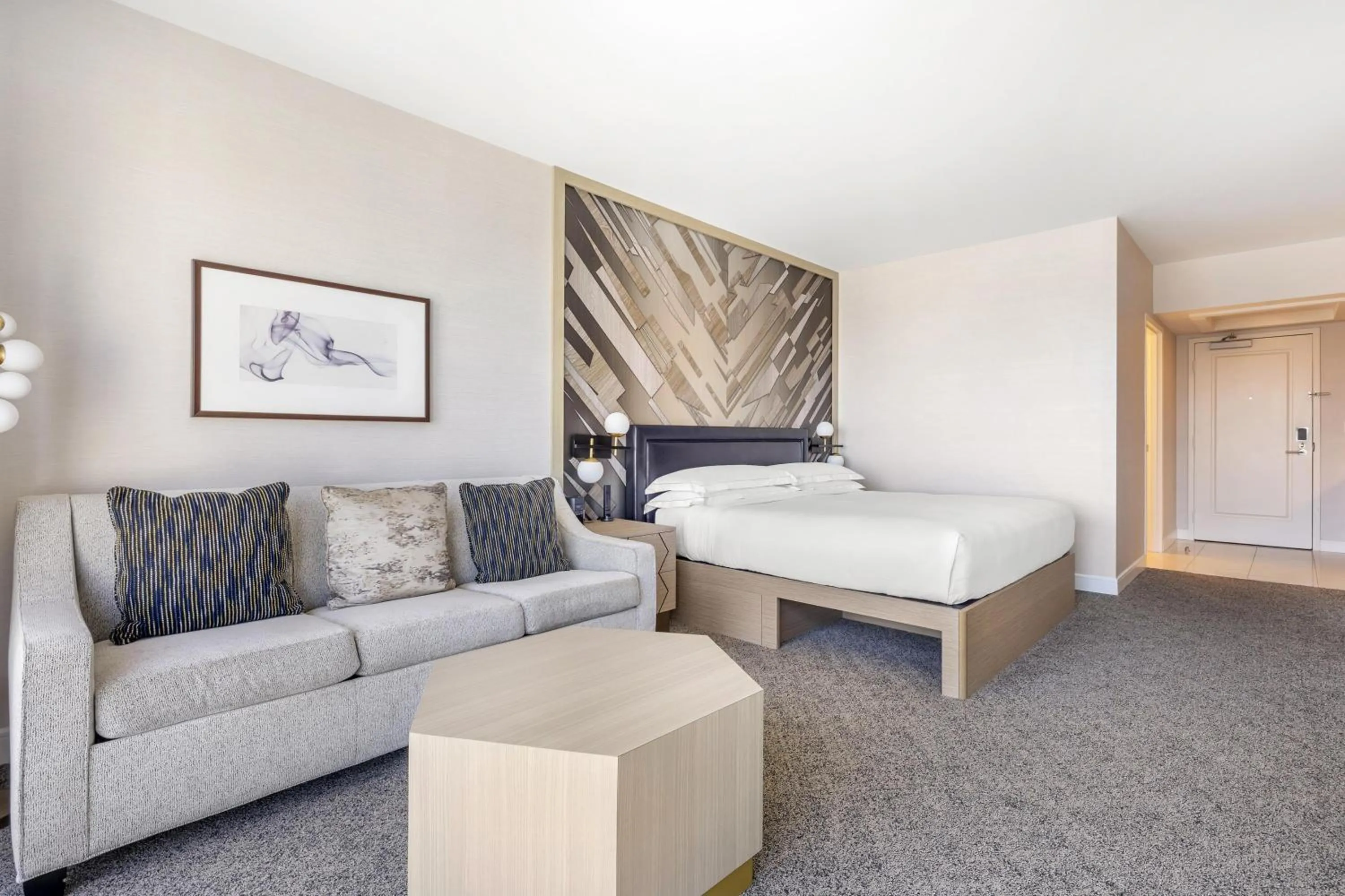 Living room, Bed in Hilton Grand Vacations Club Elara Center Strip Las Vegas