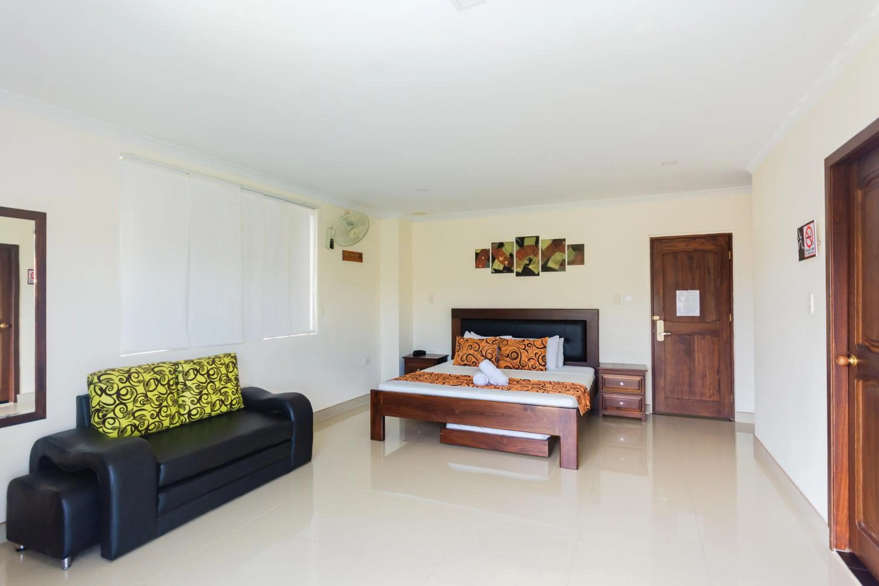 Living room, Bed in Hotel Verony Guatape