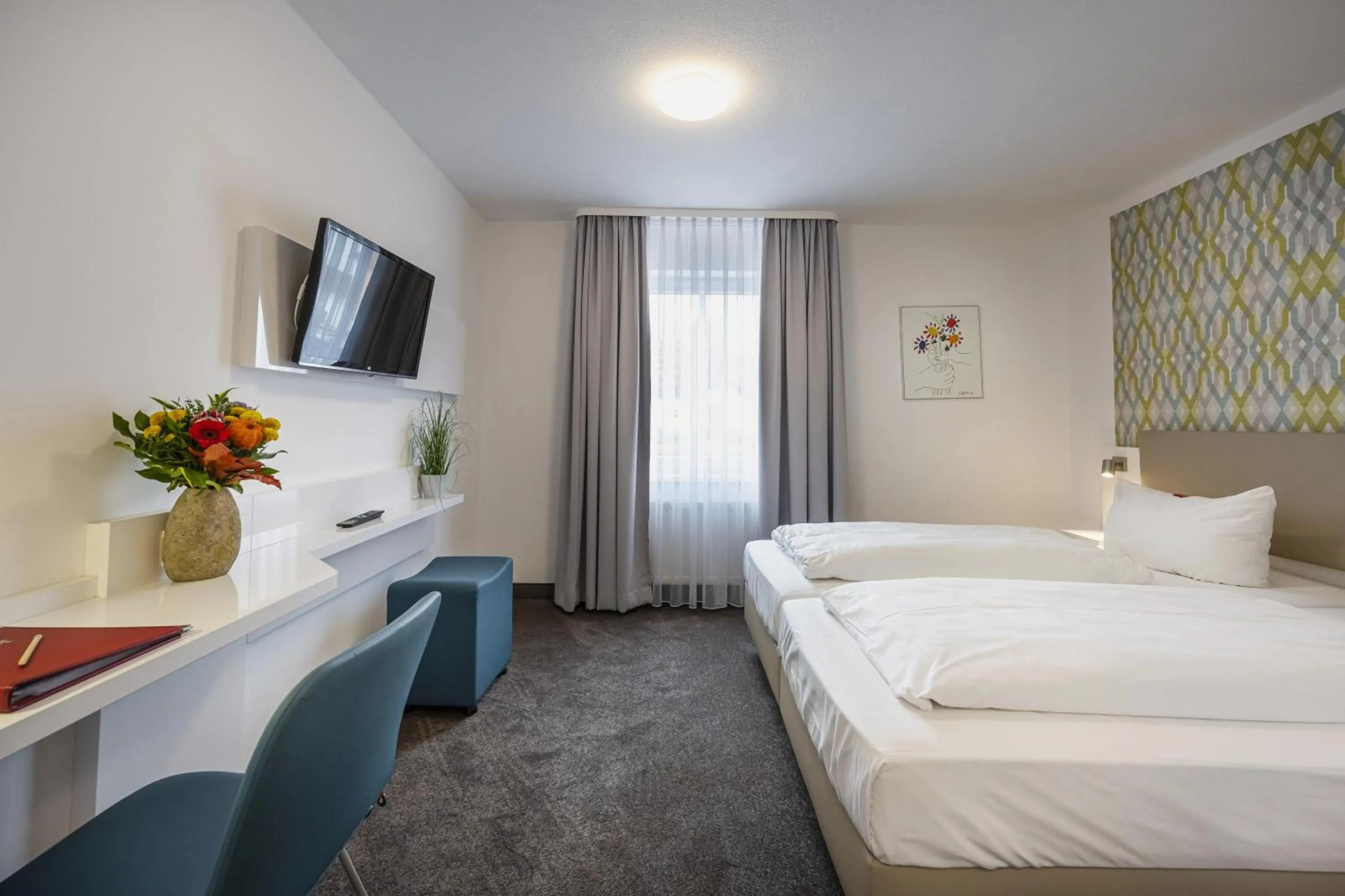 Photo of the whole room, Bed in Hotel Günter