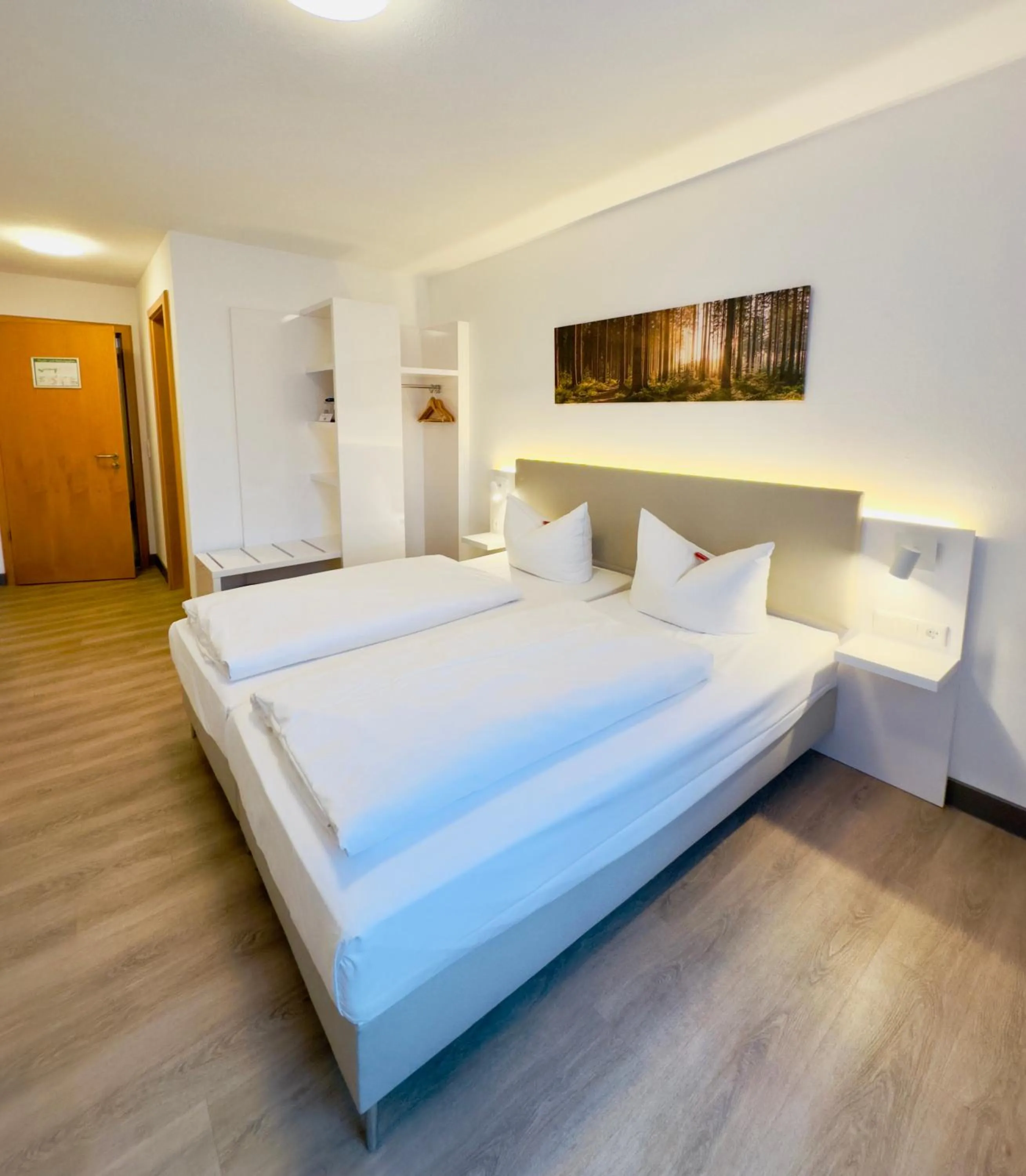 Photo of the whole room, Bed in Hotel Günter