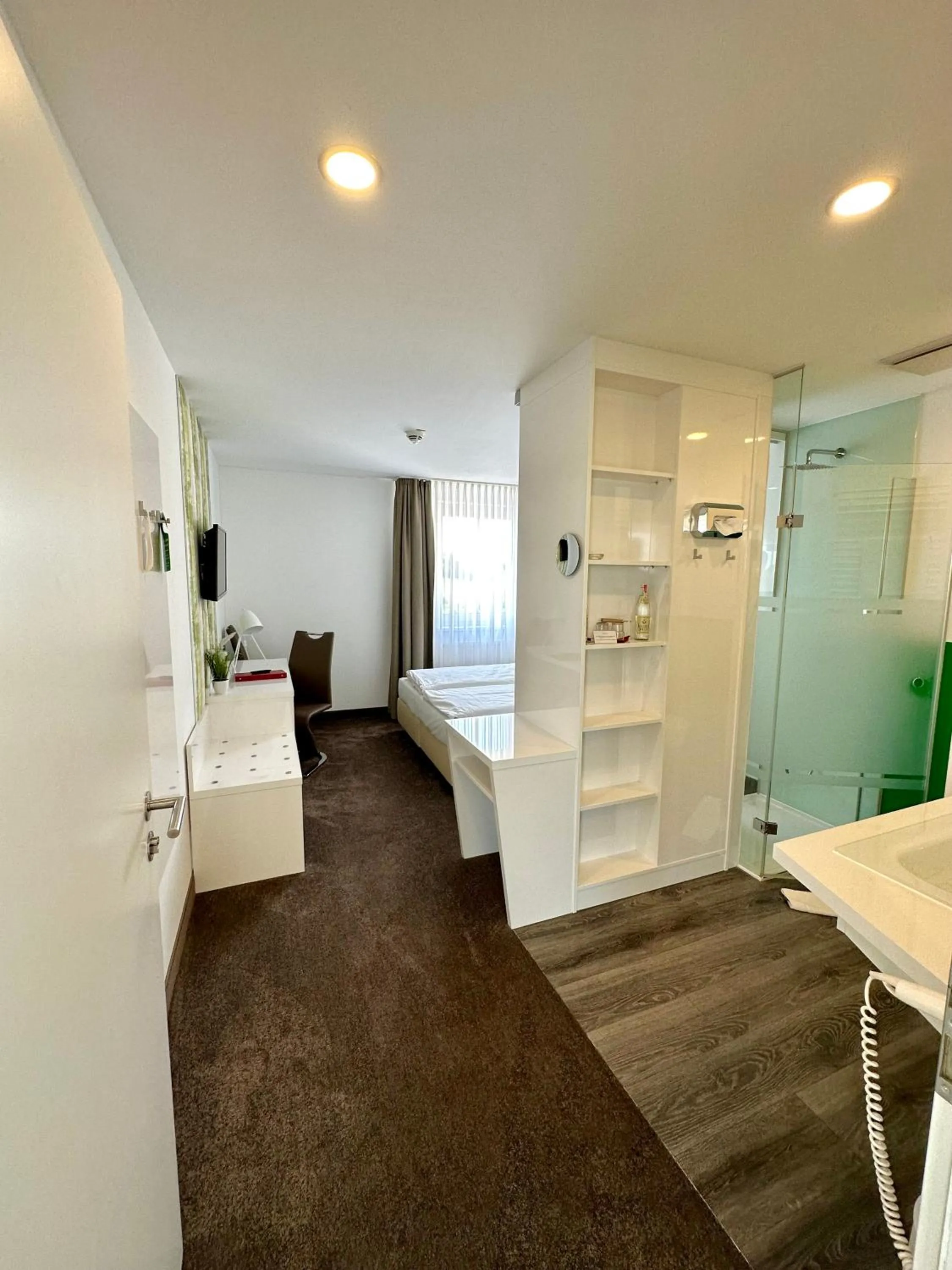 Photo of the whole room, Bed in Hotel Günter