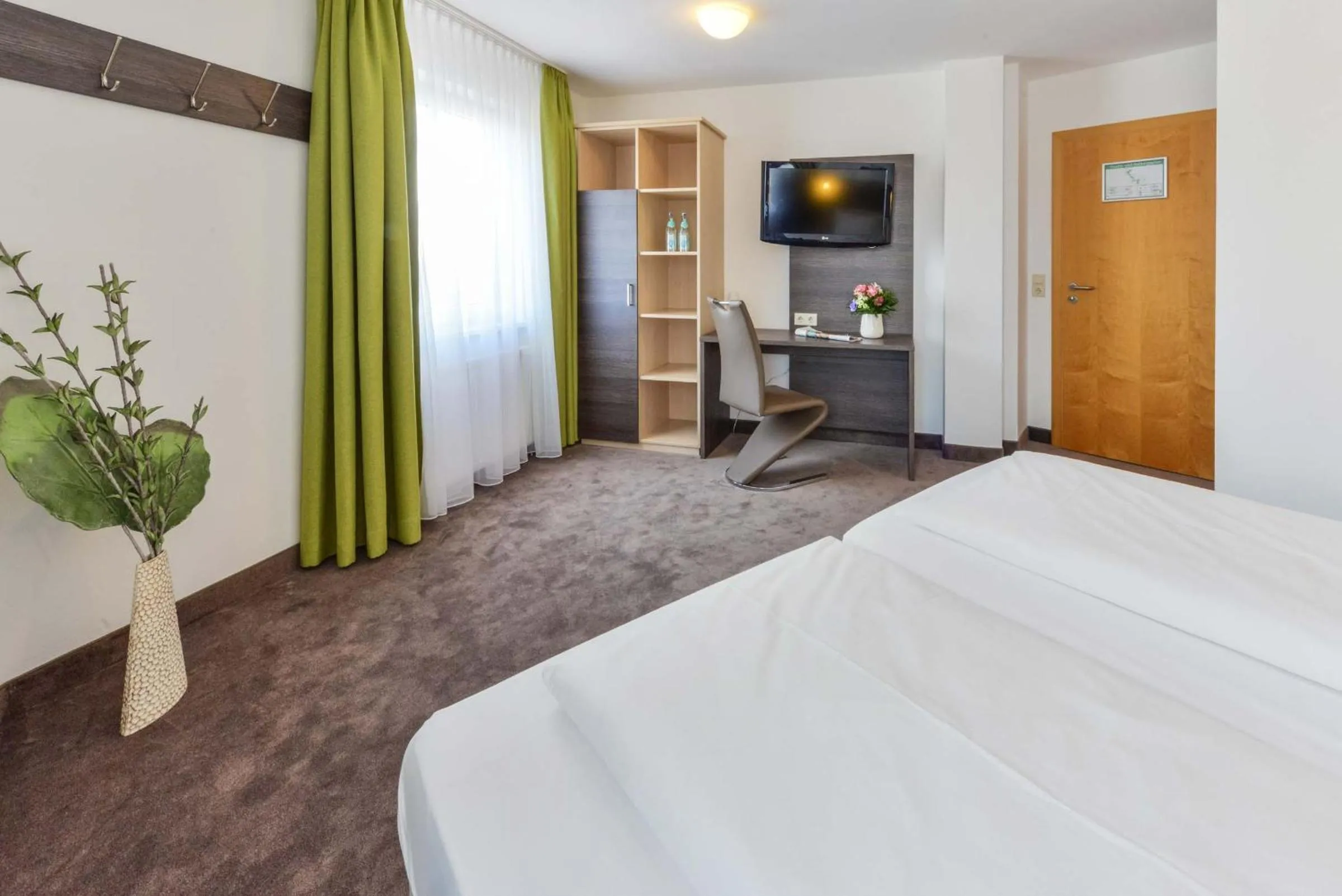 Photo of the whole room, Bed in Hotel Günter