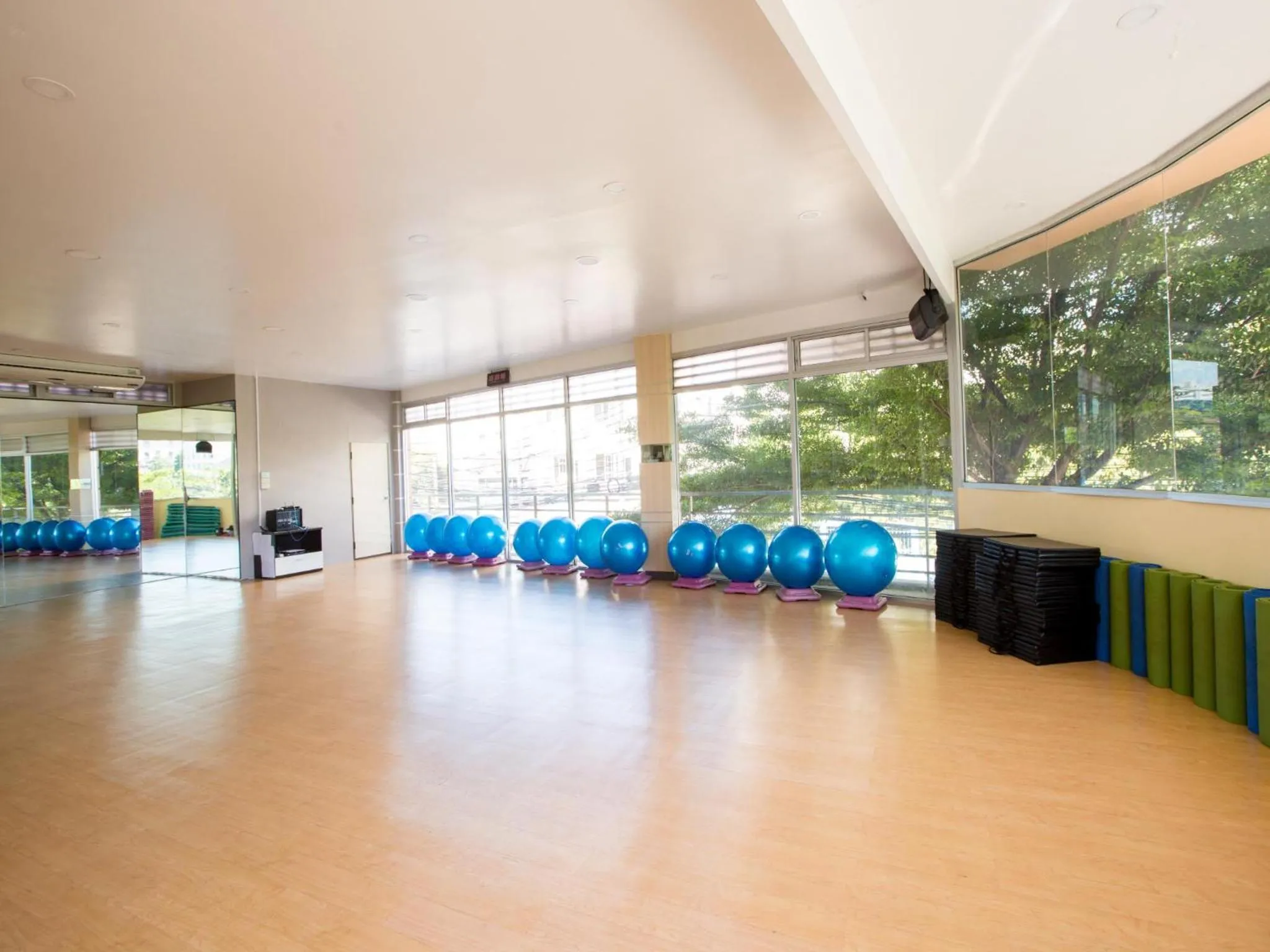 Fitness centre/facilities in iChapter Hotel Suvarnabhumi