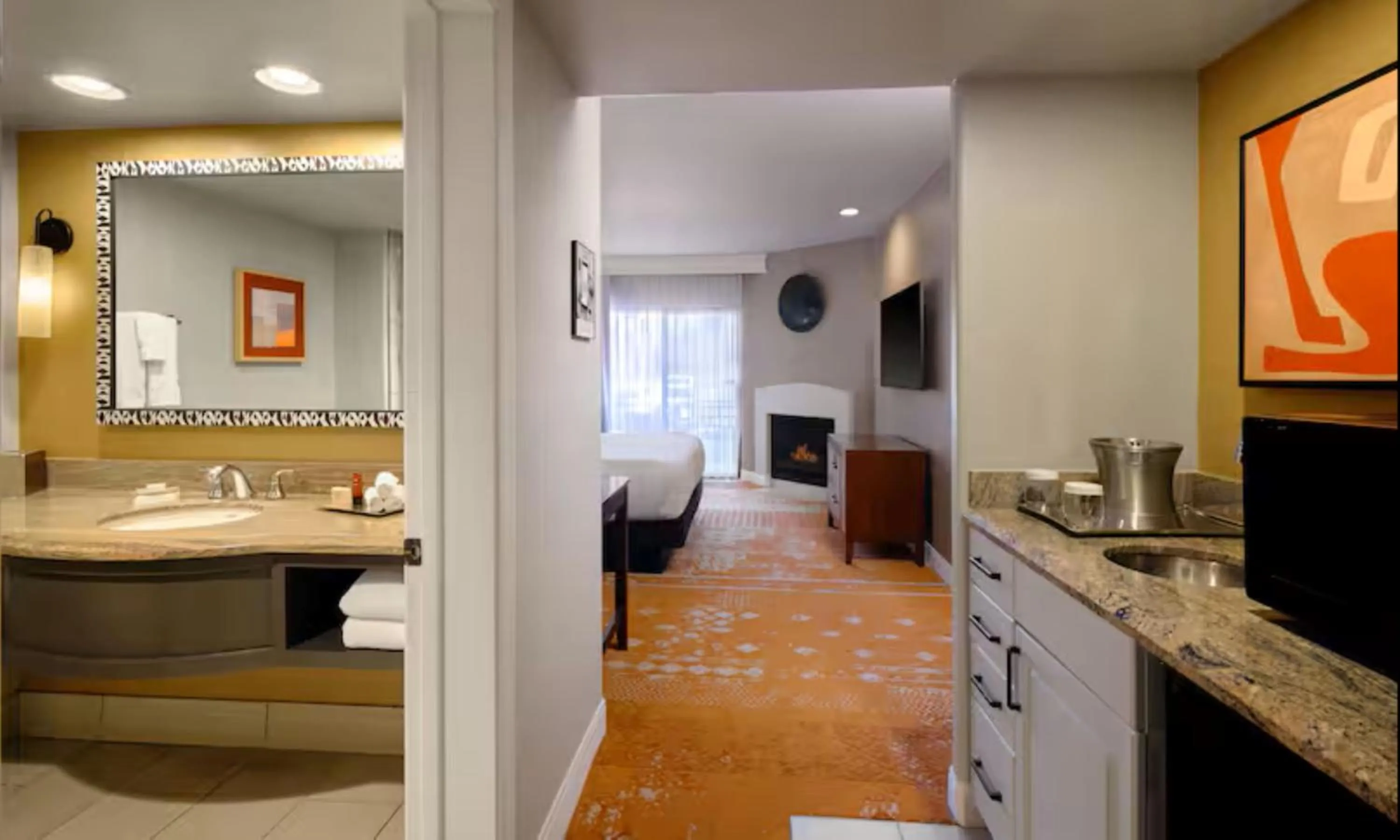 Bathroom, Bed in Hilton Sedona Resort at Bell Rock